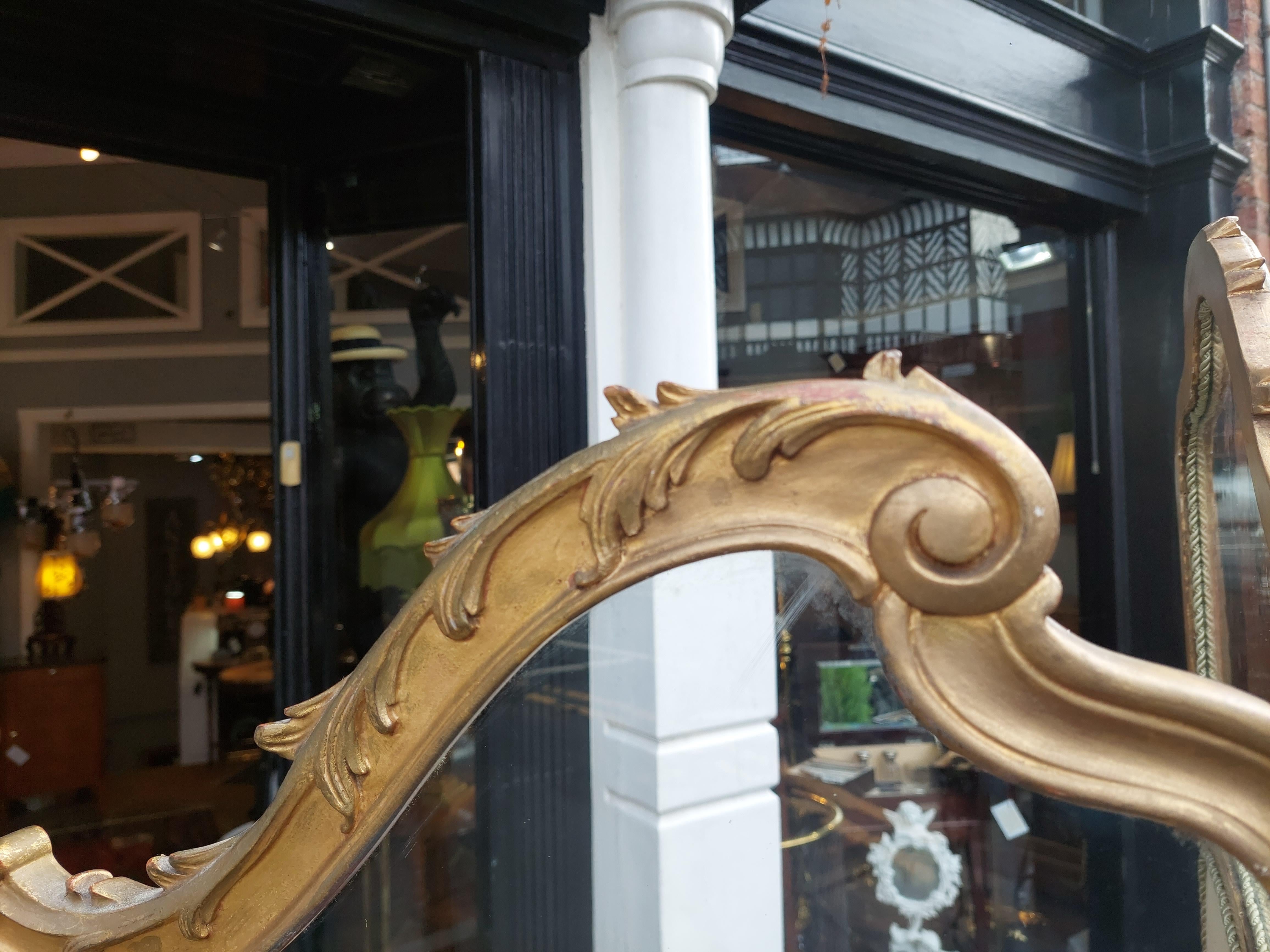 Mitte 19. Jahrhundert Kontinentale Giltwood Dreifach-Waschtisch (Vergoldetes Holz) im Angebot