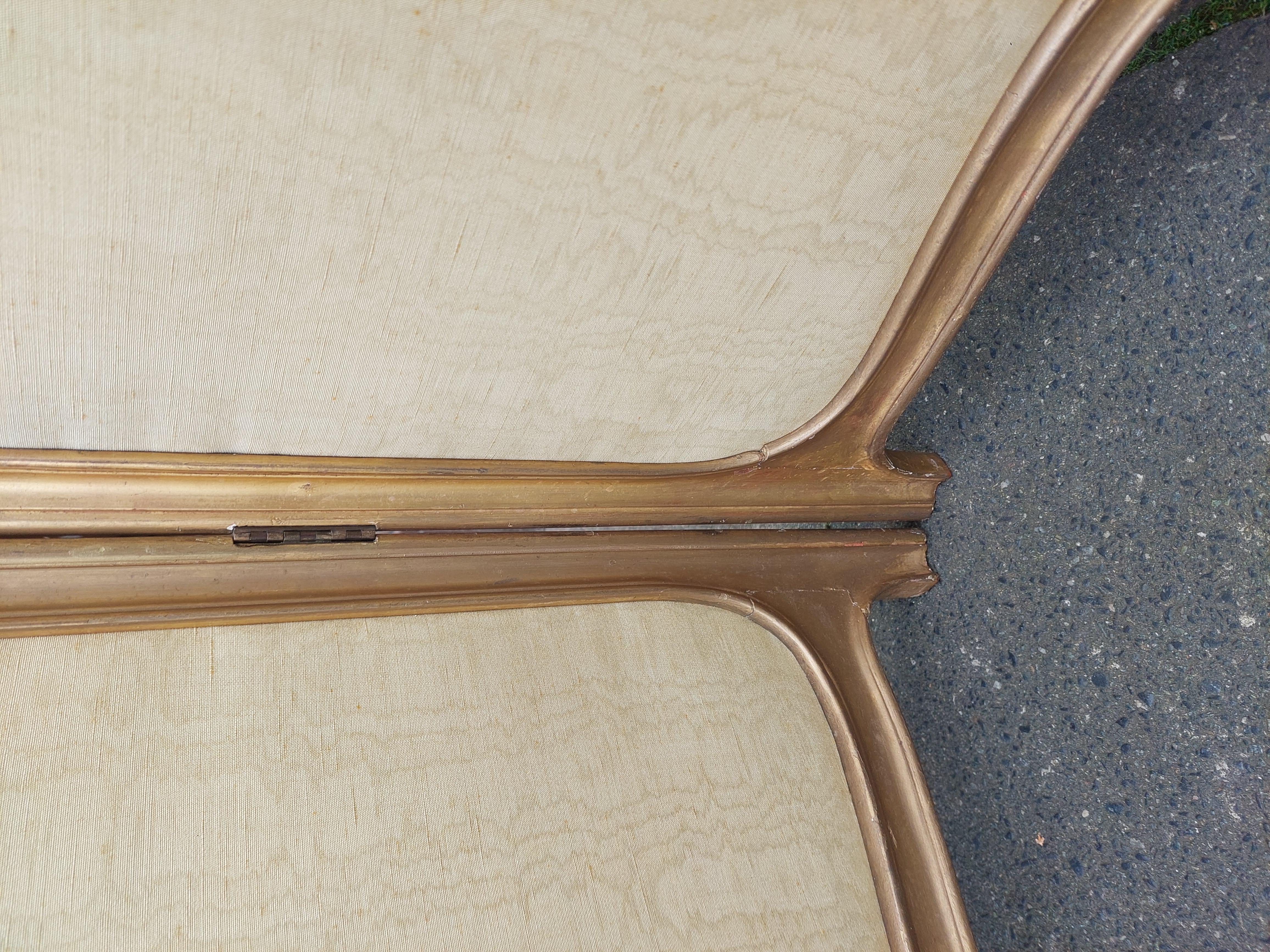 Mitte 19. Jahrhundert Kontinentale Giltwood Dreifach-Waschtisch im Angebot 1