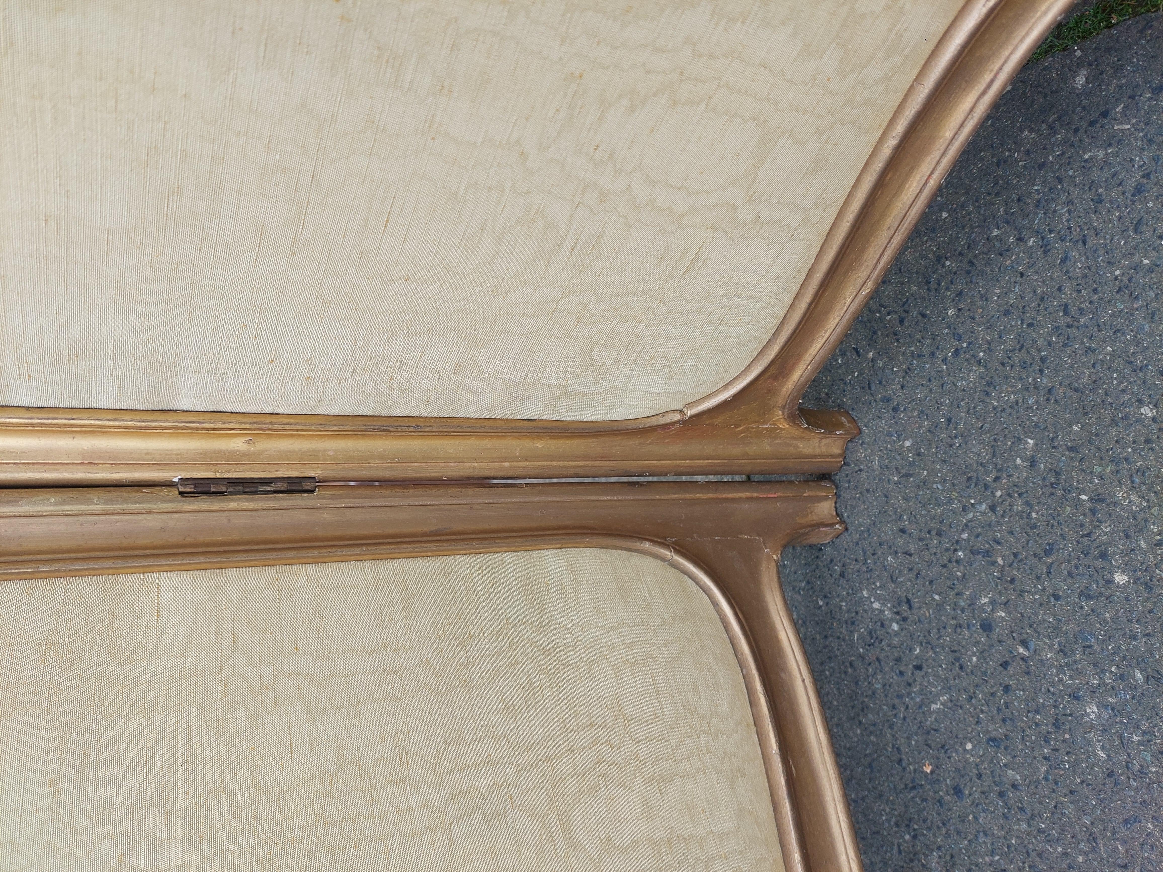 Mitte 19. Jahrhundert Kontinentale Giltwood Dreifach-Waschtisch im Angebot 2