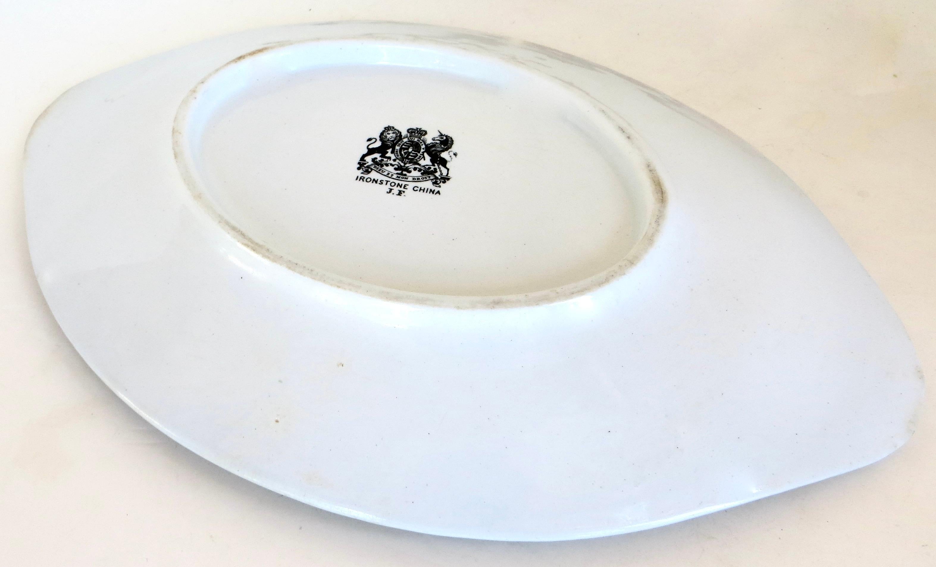 Mitte des 19. Jahrhunderts Weißes Ironstone China Große überdimensionale (3) Stück Suppenterrine, Britisch im Angebot 3