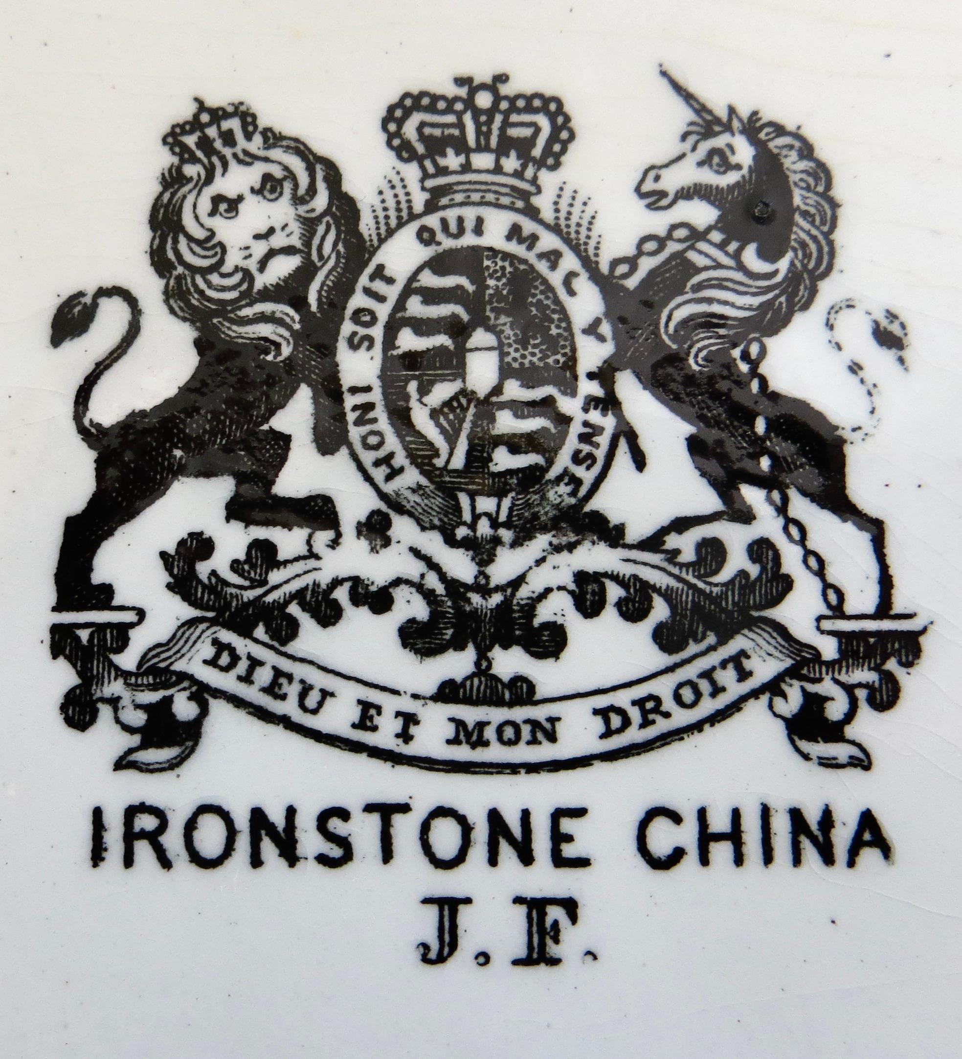 Mitte des 19. Jahrhunderts Weißes Ironstone China Große überdimensionale (3) Stück Suppenterrine, Britisch im Angebot 5