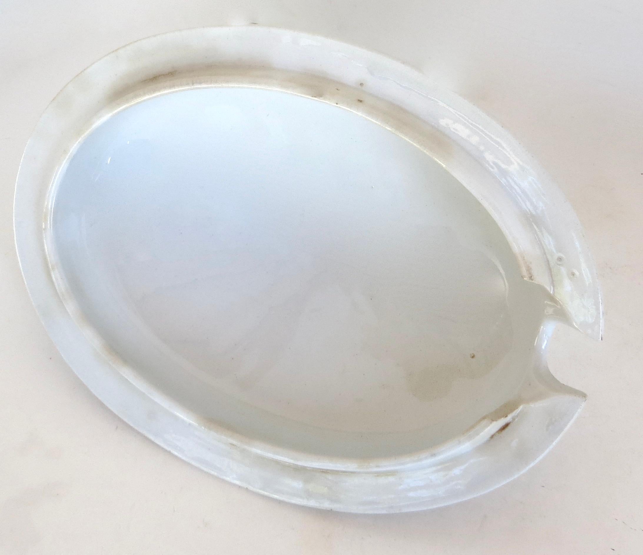 Mitte des 19. Jahrhunderts Weißes Ironstone China Große überdimensionale (3) Stück Suppenterrine, Britisch im Angebot 1