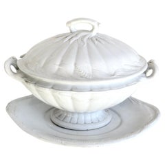 Mitte des 19. Jahrhunderts Weißes Ironstone China Große überdimensionale (3) Stück Suppenterrine, Britisch