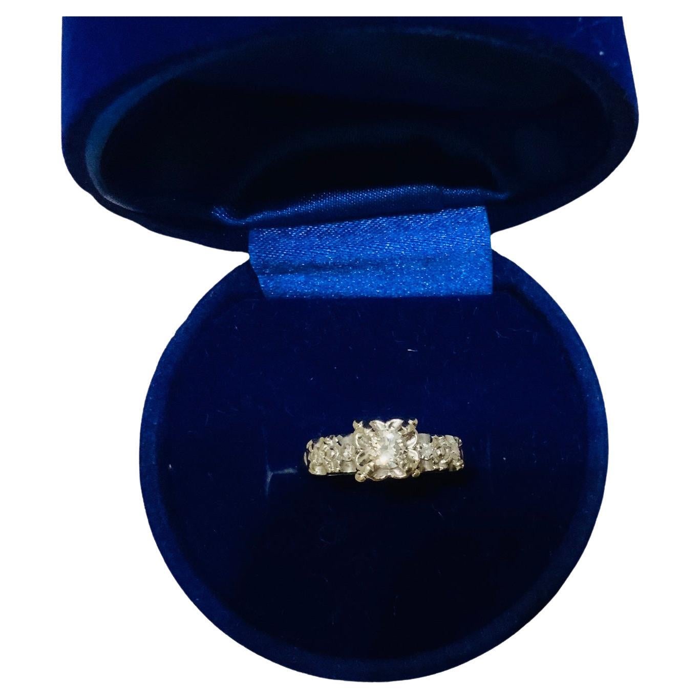 Mitte des 20. Jahrhunderts 14K Weißgold und Diamant Ehering im Angebot