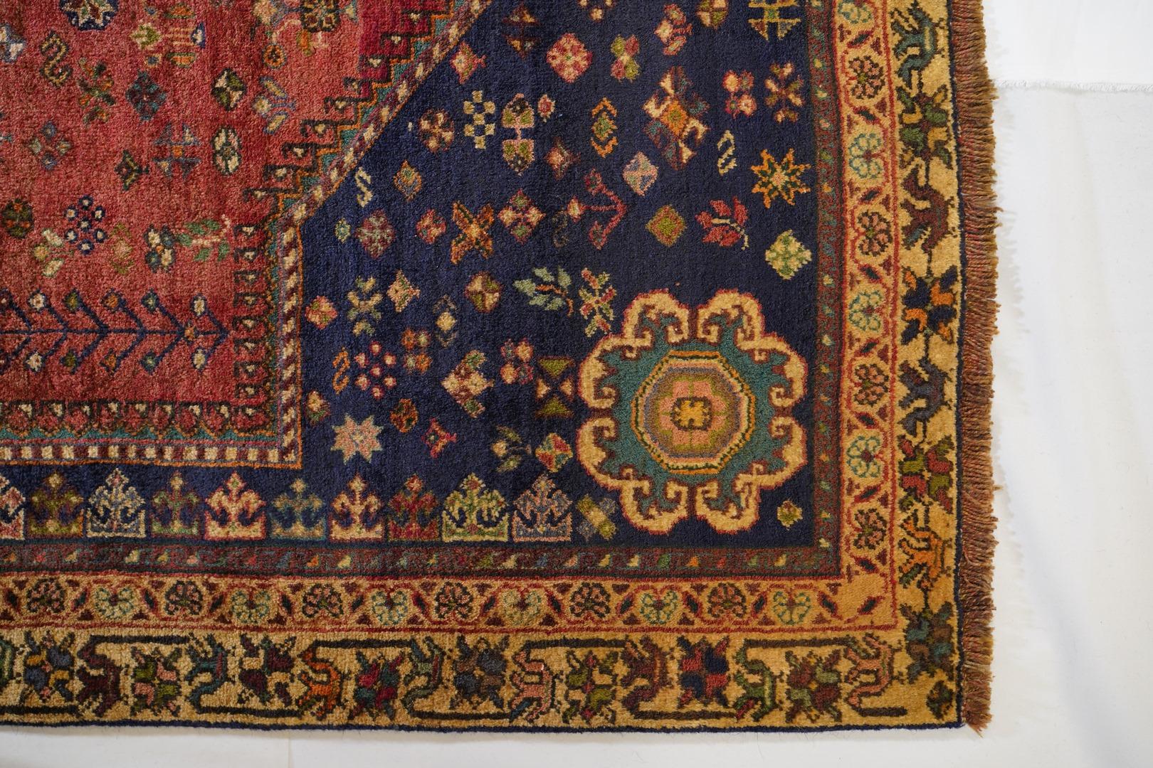 Qashqai Vintage aus der Mitte des 20. Jahrhunderts, halb antikes, größeren Format    (Persisch) im Angebot