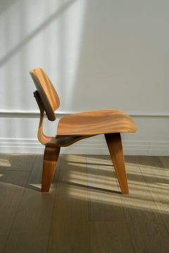 Chaise longue Eames DCW du milieu des années 2000 pour Herman Miller, États-Unis, en noyer.