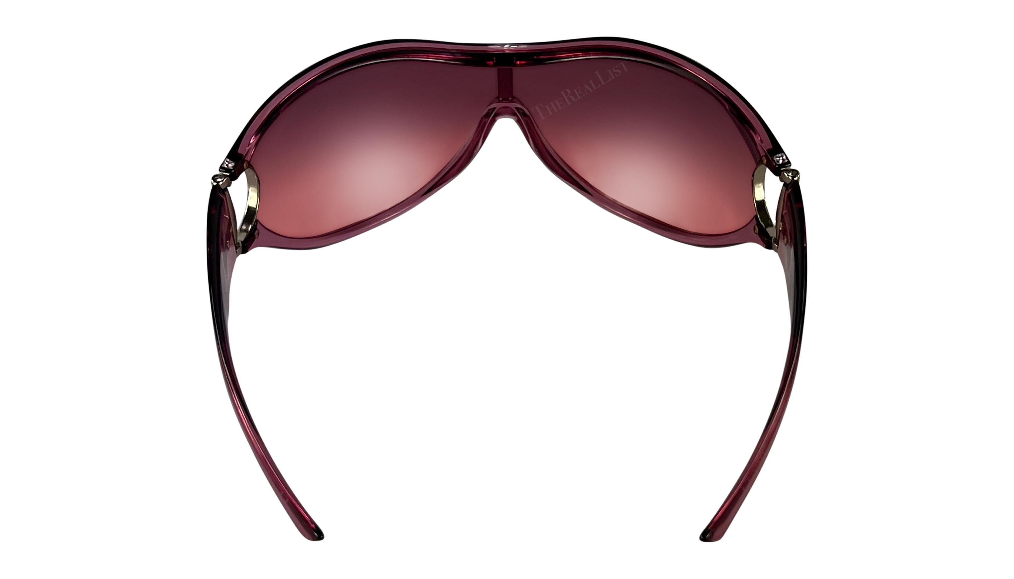 Mid 2000s Gucci Transparent Pink Shield Oversized Sunglasses  en vente 1