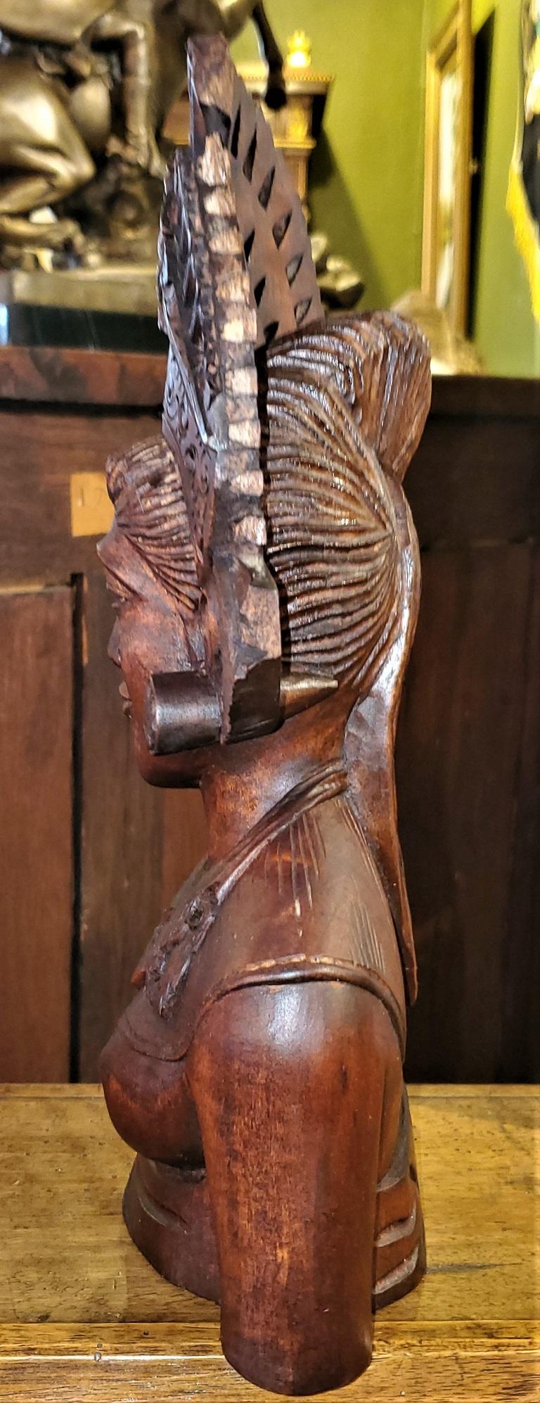 Presenting a very nice mid-20th century Balinese carved woman bust.

From Bali, circa 1960.

Exotic hardwood hand carved to depict a Balinese Lady in traditional costume with extravagant headdress.

Beautiful detail to the carving, of the