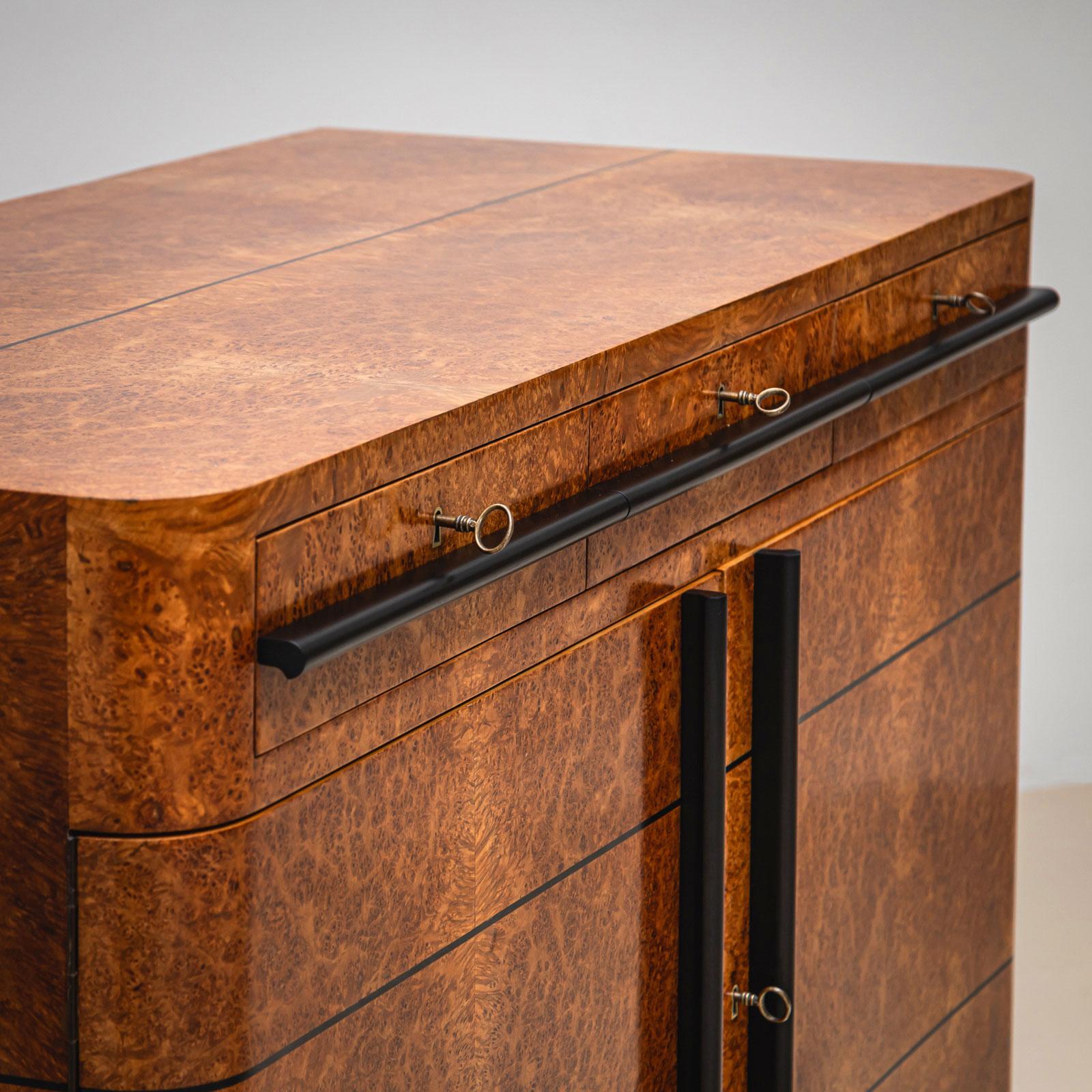 Buffet Art Déco du milieu du 20e siècle en placage de racines de thuja, Italie en vente 2