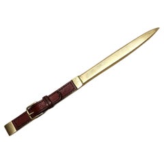 Abrecartas/cuchillo de latón dorado y cuero de mediados del siglo XX de Hermès, Francia