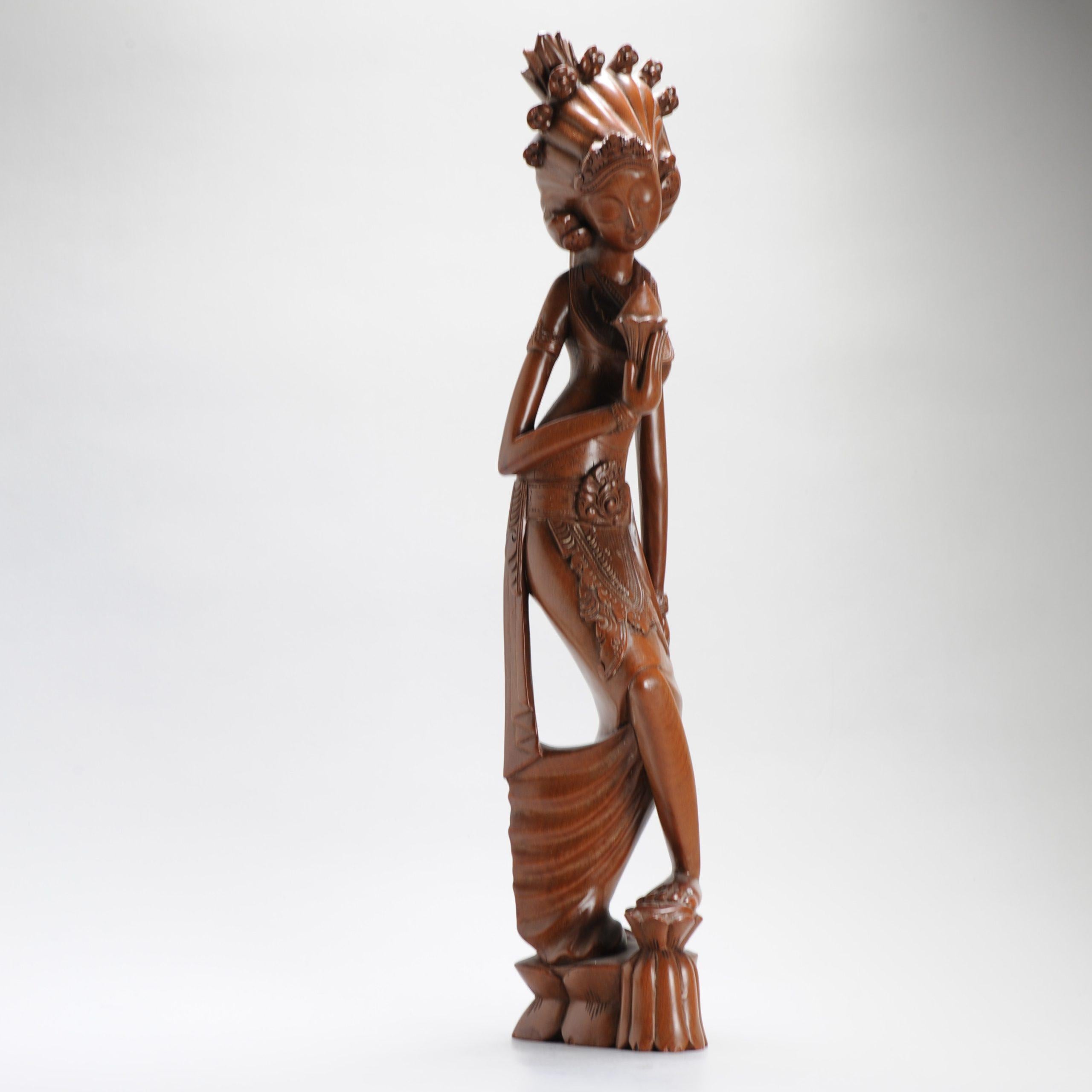 Mitte des 20. Jahrhunderts Art Deco Balinesische Indonesien Holz geschnitzte Damenstatue Bali im Angebot 5