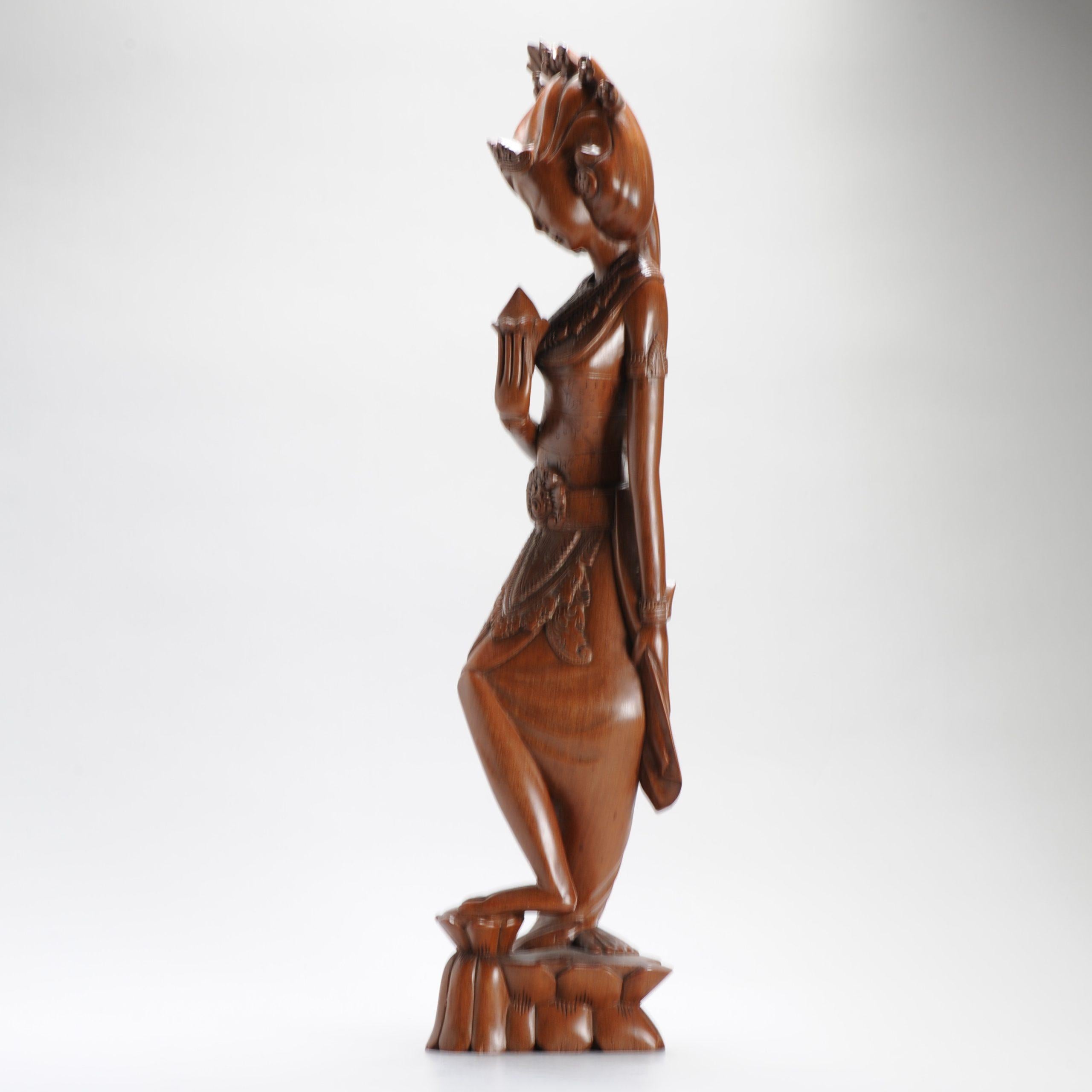 Mitte des 20. Jahrhunderts Art Deco Balinesische Indonesien Holz geschnitzte Damenstatue Bali im Angebot 8
