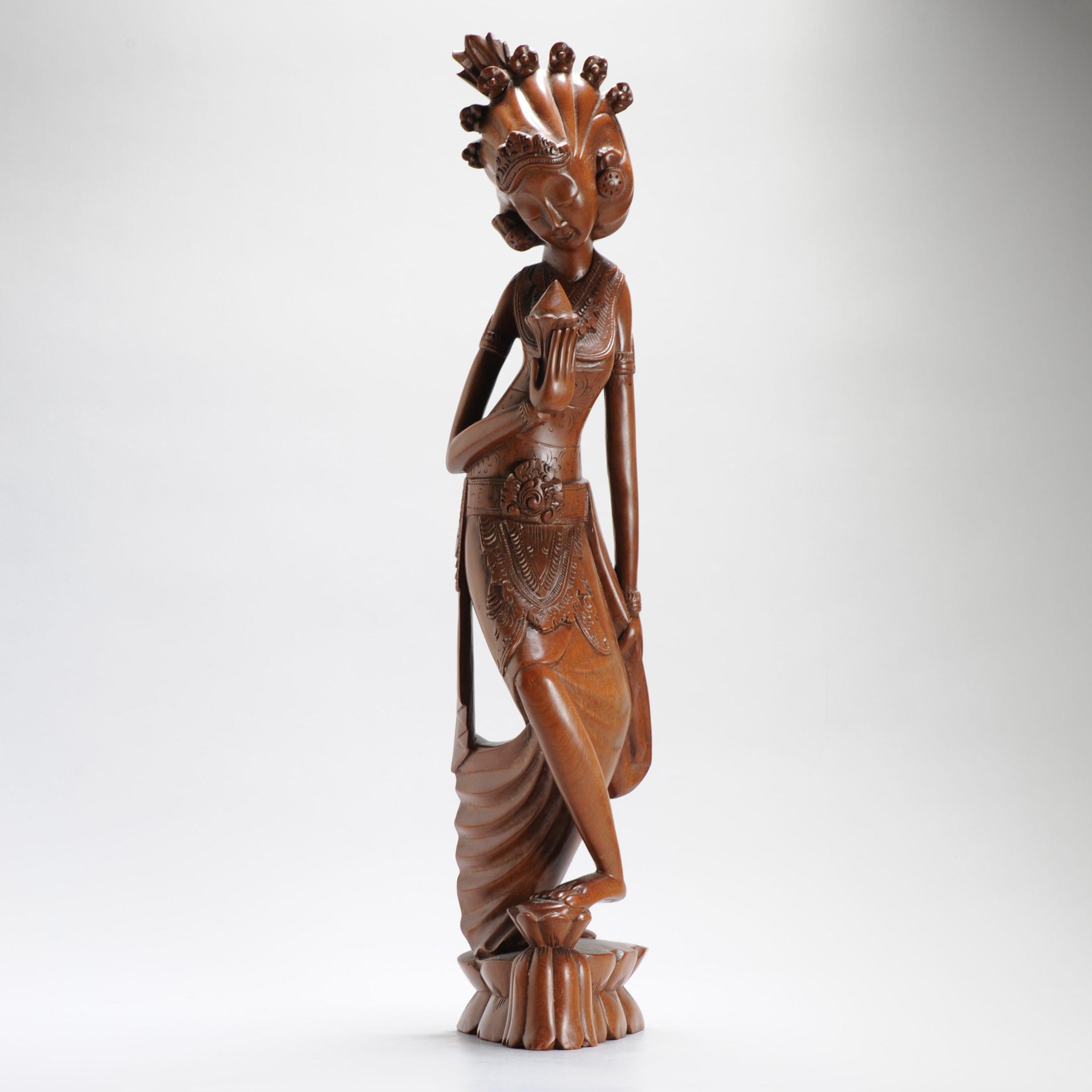 Mitte des 20. Jahrhunderts Art Deco Balinesische Indonesien Holz geschnitzte Damenstatue Bali im Angebot 9