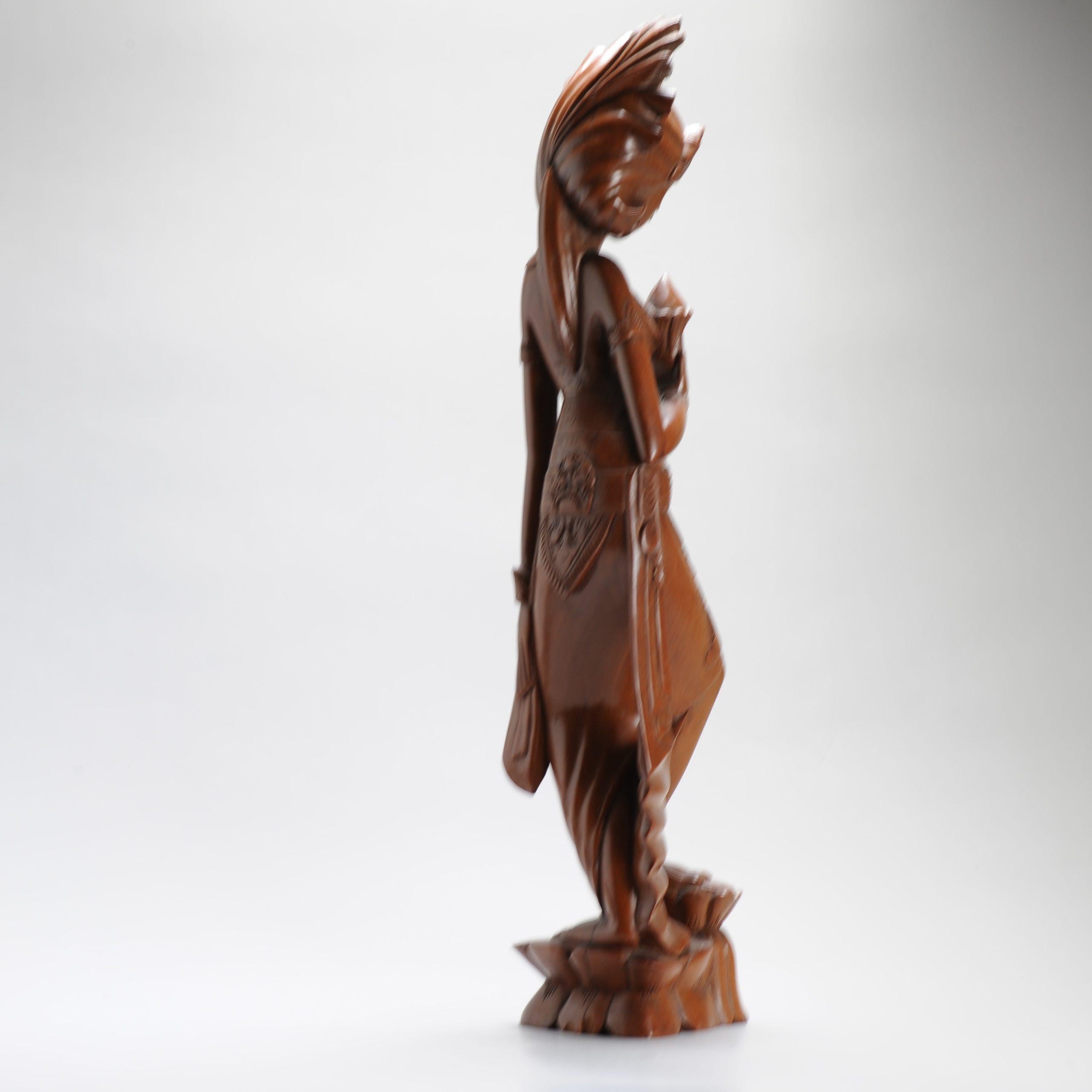 Mitte des 20. Jahrhunderts Art Deco Balinesische Indonesien Holz geschnitzte Damenstatue Bali im Angebot 10