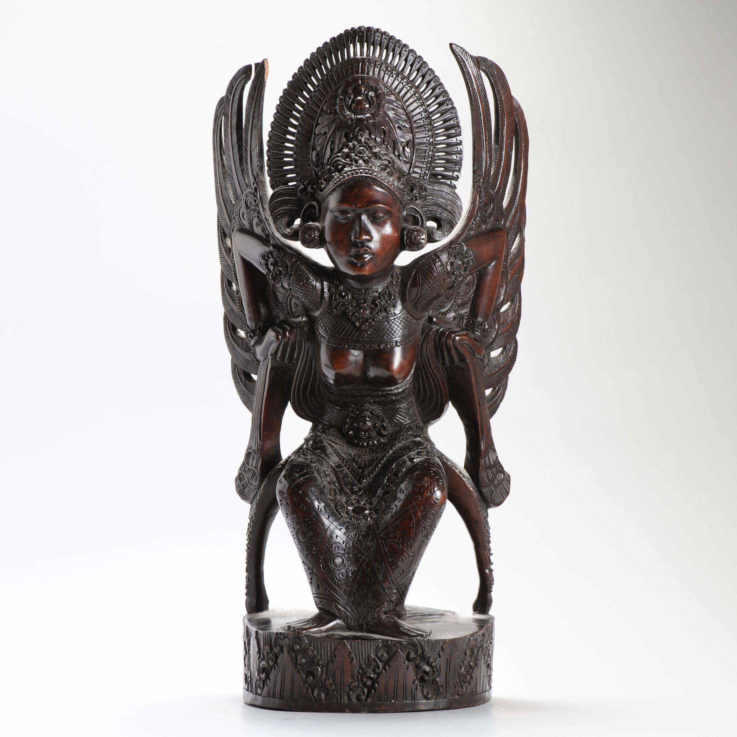 Lovely carved statue. Balinese style. Very well made. Very nice shaped
Condition
Good. Size: 41cm
Period
20th century