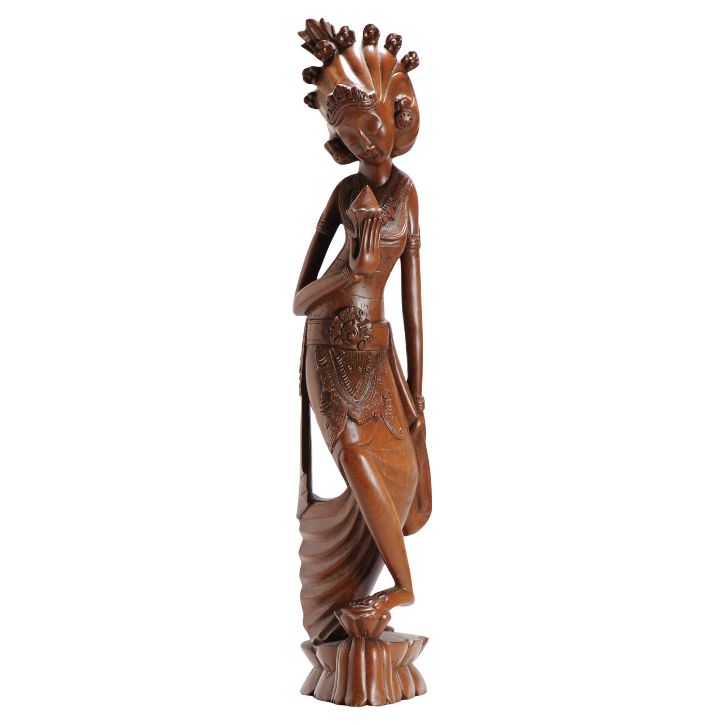 Mitte des 20. Jahrhunderts Art Deco Balinesische Indonesien Holz geschnitzte Damenstatue Bali im Angebot