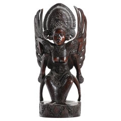 Mitte des 20. Jahrhunderts Art Deco Balinesische Indonesien Holz geschnitzte Damenstatue Bali