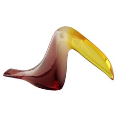 Sculpture toucan brésilienne translucide en acrylique/Lucite du milieu du 20e siècle par A. Palatnik