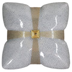 Mid-20th C Schmetterling Glas Flush Mount Light w 4 Steckdosen Messing Trim