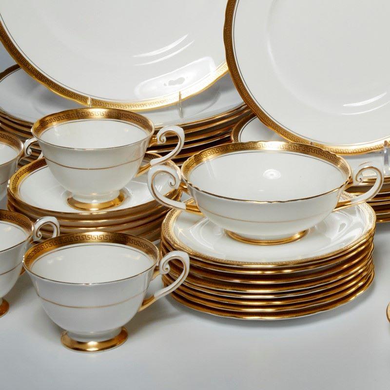 Mid 20th C. English Porcelain Dinner Service (52 Pieces) for Harrods of London In Good Condition For Sale In Morristown, NJ
