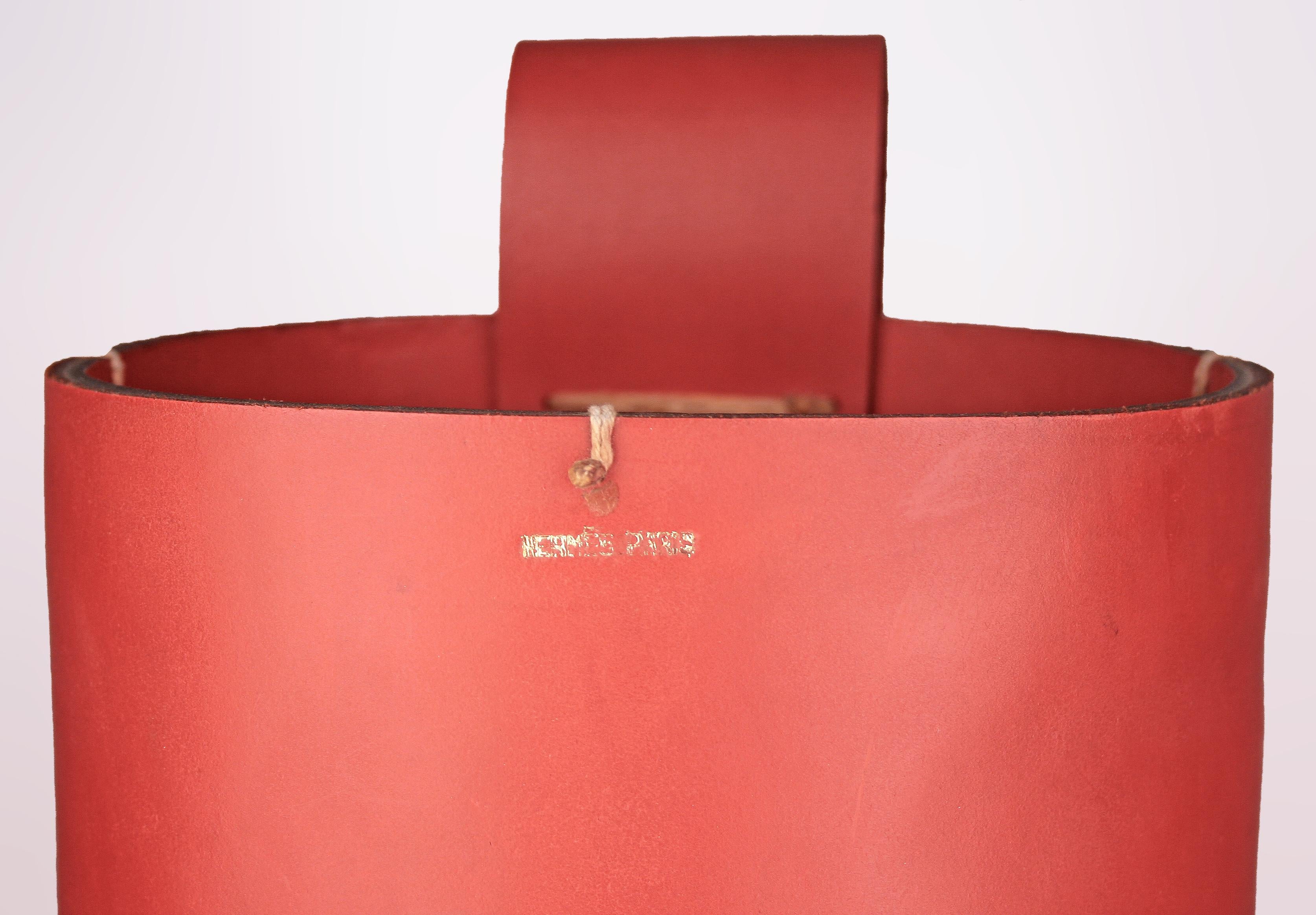 Mid-20th C. Modern French Red Leather Cylindrical Umbrella Stand by Hermès Paris For Sale 1