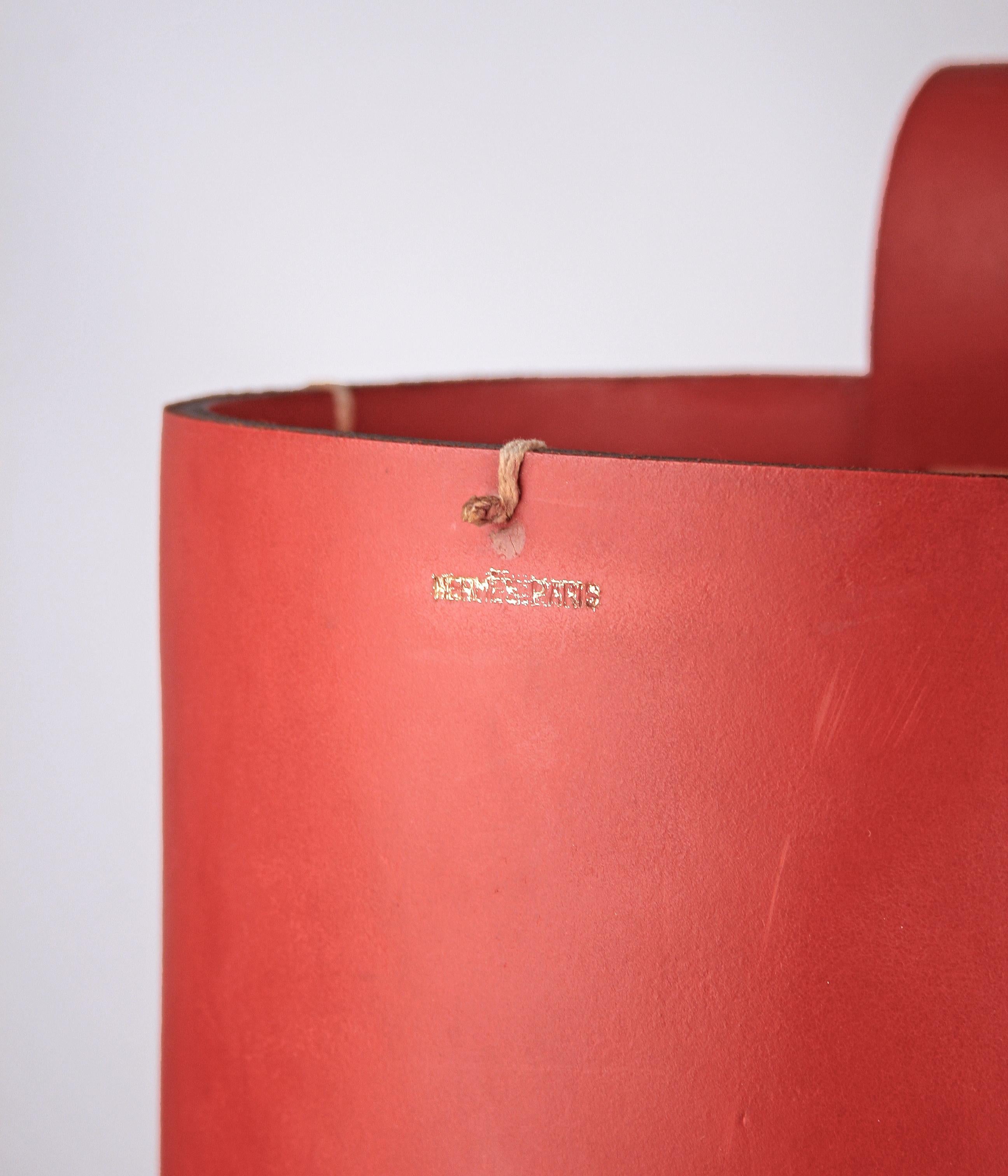 Mid-20th C. Modern French Red Leather Cylindrical Umbrella Stand by Hermès Paris For Sale 2