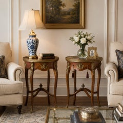 A.I.C. Paire de Guéridons/Sidetables de style Louis XV montés en bronze doré.