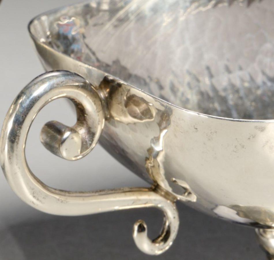 Mediados del siglo XX Tazza de plata de ley con pie redondo - Barbara J. Walters Estate Moderno de mediados de siglo en venta