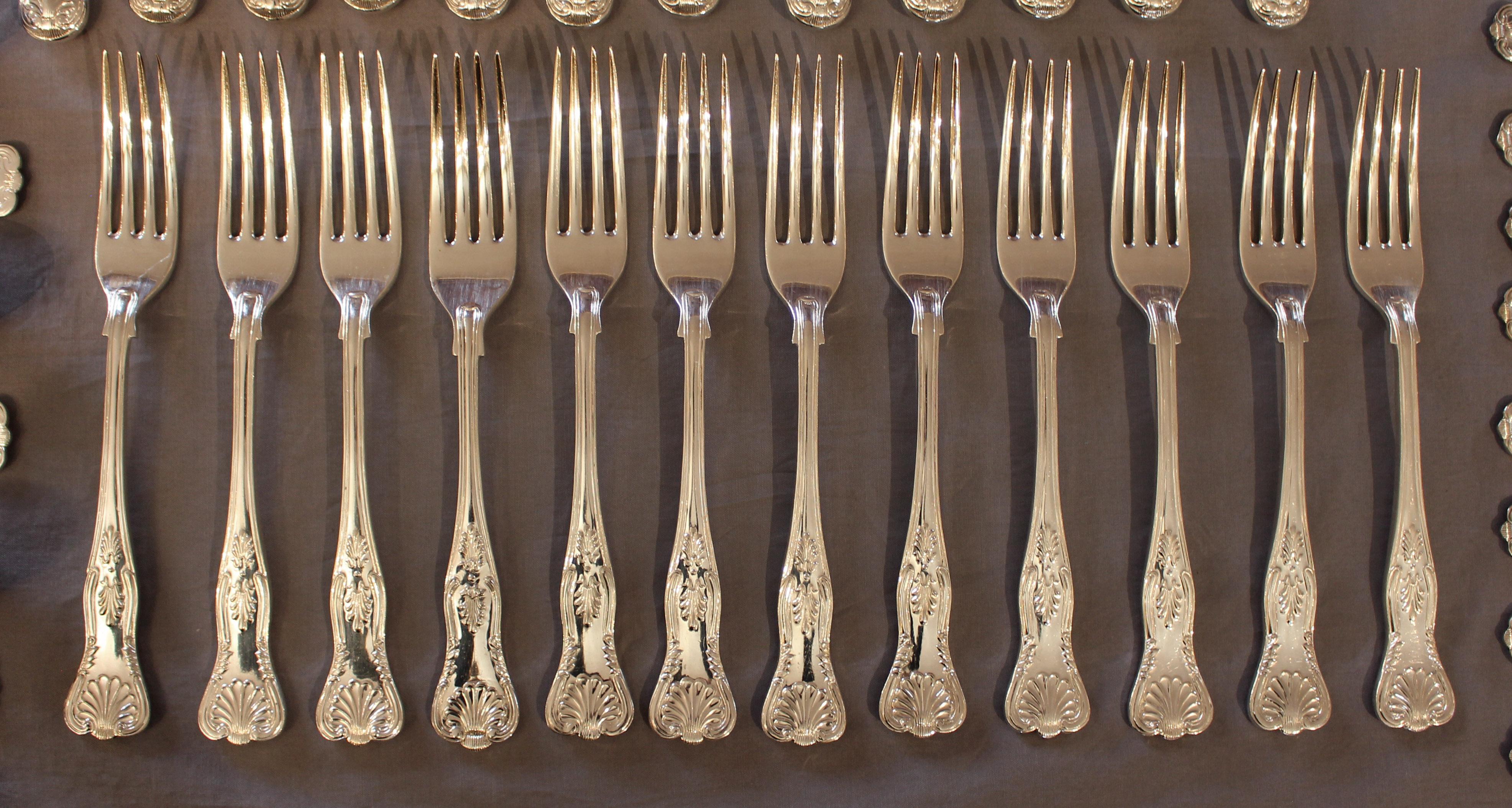 Mid-20th Century 127 Piece King's Pattern Flatware Service by Mappin & Webb In Good Condition In Chapel Hill, NC