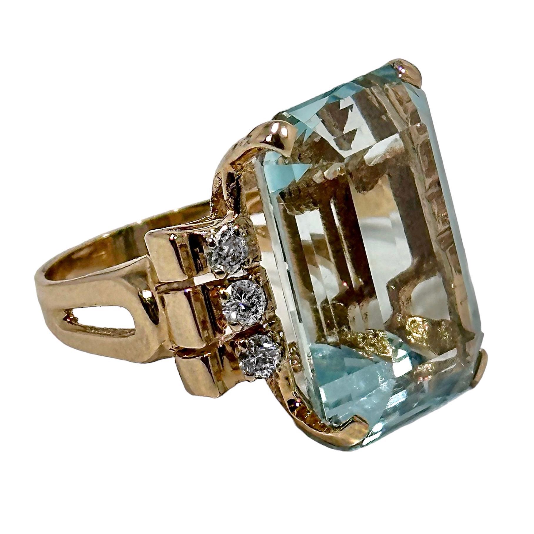 Mid-20th Century 14K Gold Cocktail Ring with Large  Aquamarine and Diamonds For Sale 4