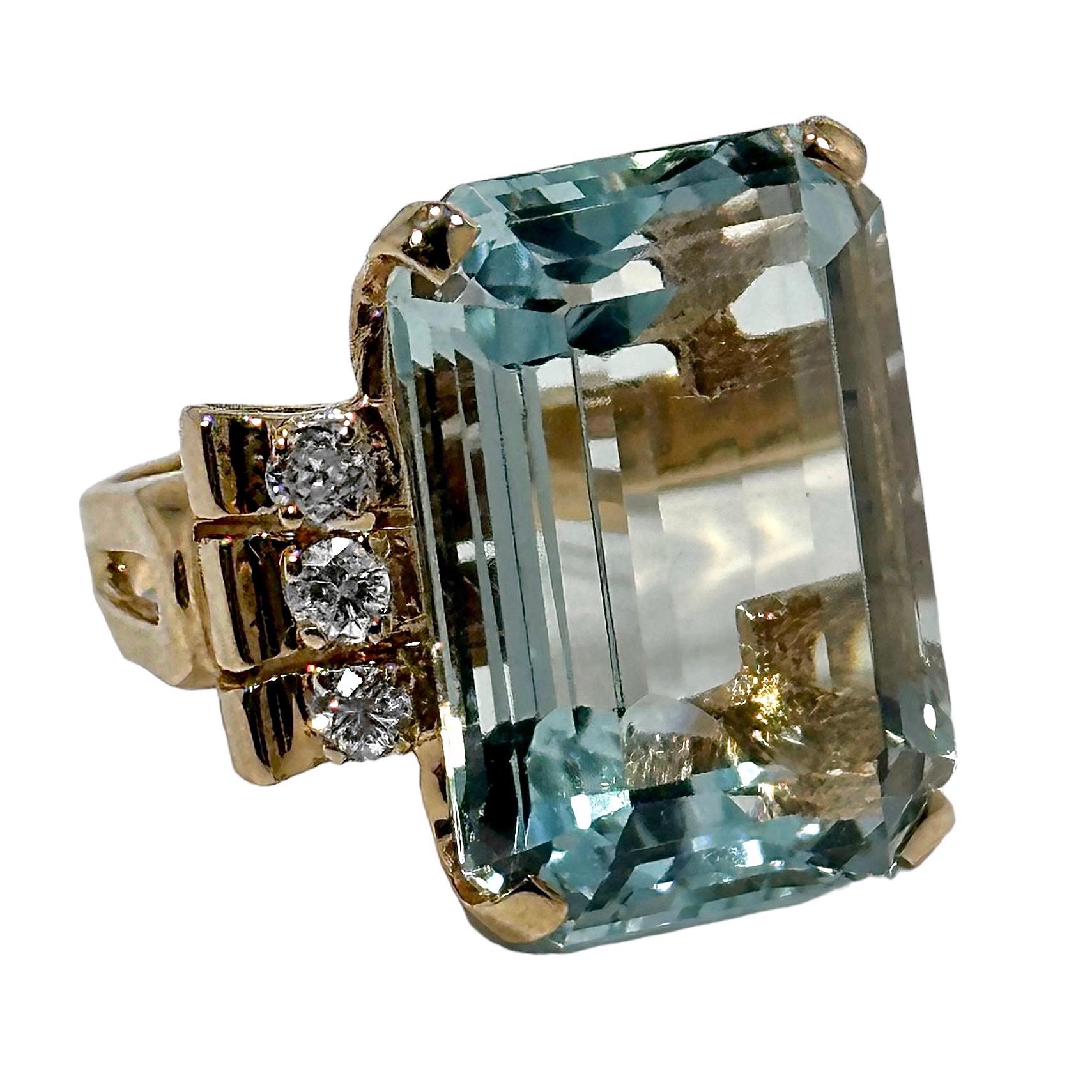 Mid-20th Century 14K Gold Cocktail Ring with Large  Aquamarine and Diamonds For Sale 5