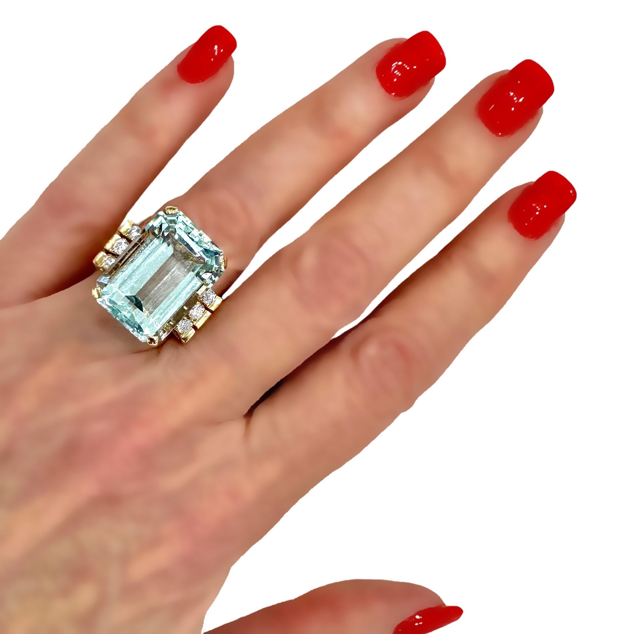 Mid-20th Century 14K Gold Cocktail Ring with Large  Aquamarine and Diamonds For Sale 7