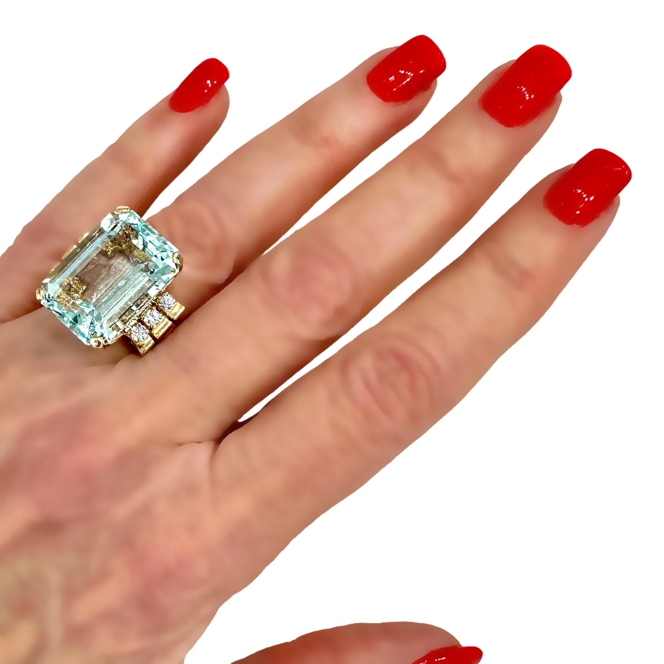 Mid-20th Century 14K Gold Cocktail Ring with Large  Aquamarine and Diamonds For Sale 8
