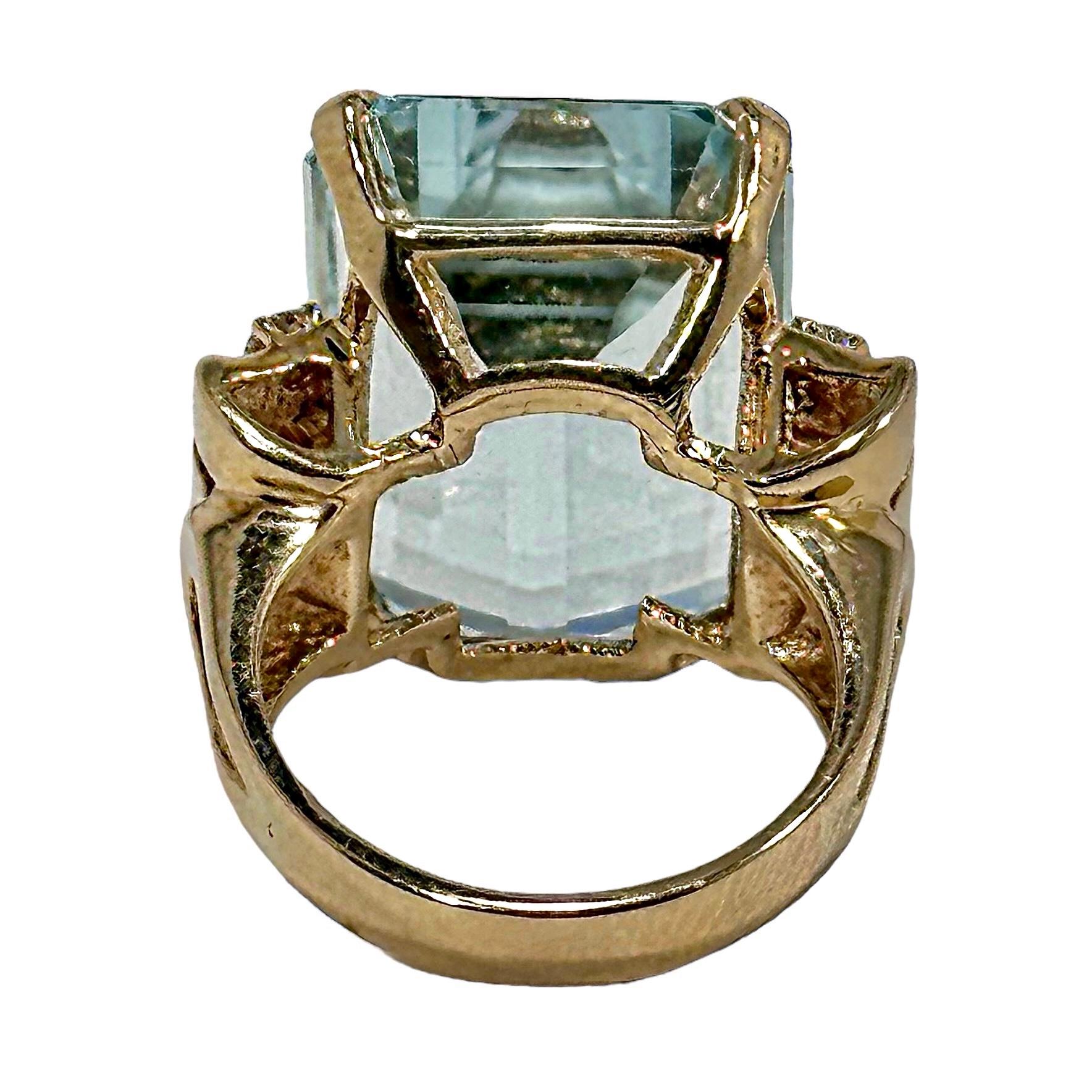 Women's Mid-20th Century 14K Gold Cocktail Ring with Large  Aquamarine and Diamonds For Sale