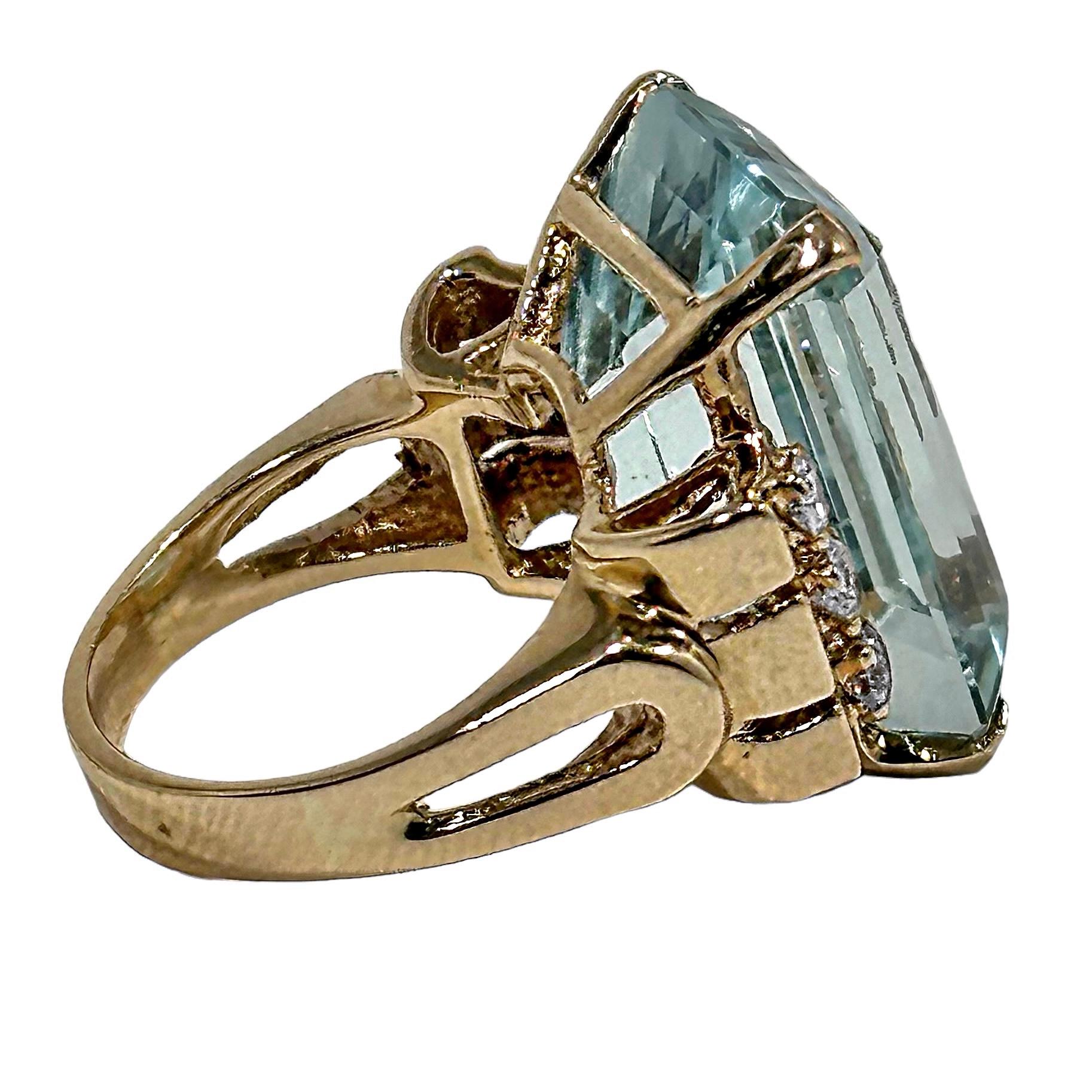 Mid-20th Century 14K Gold Cocktail Ring with Large  Aquamarine and Diamonds For Sale 2