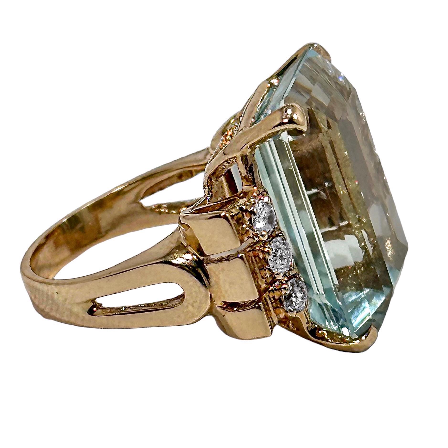 Mid-20th Century 14K Gold Cocktail Ring with Large  Aquamarine and Diamonds For Sale 3
