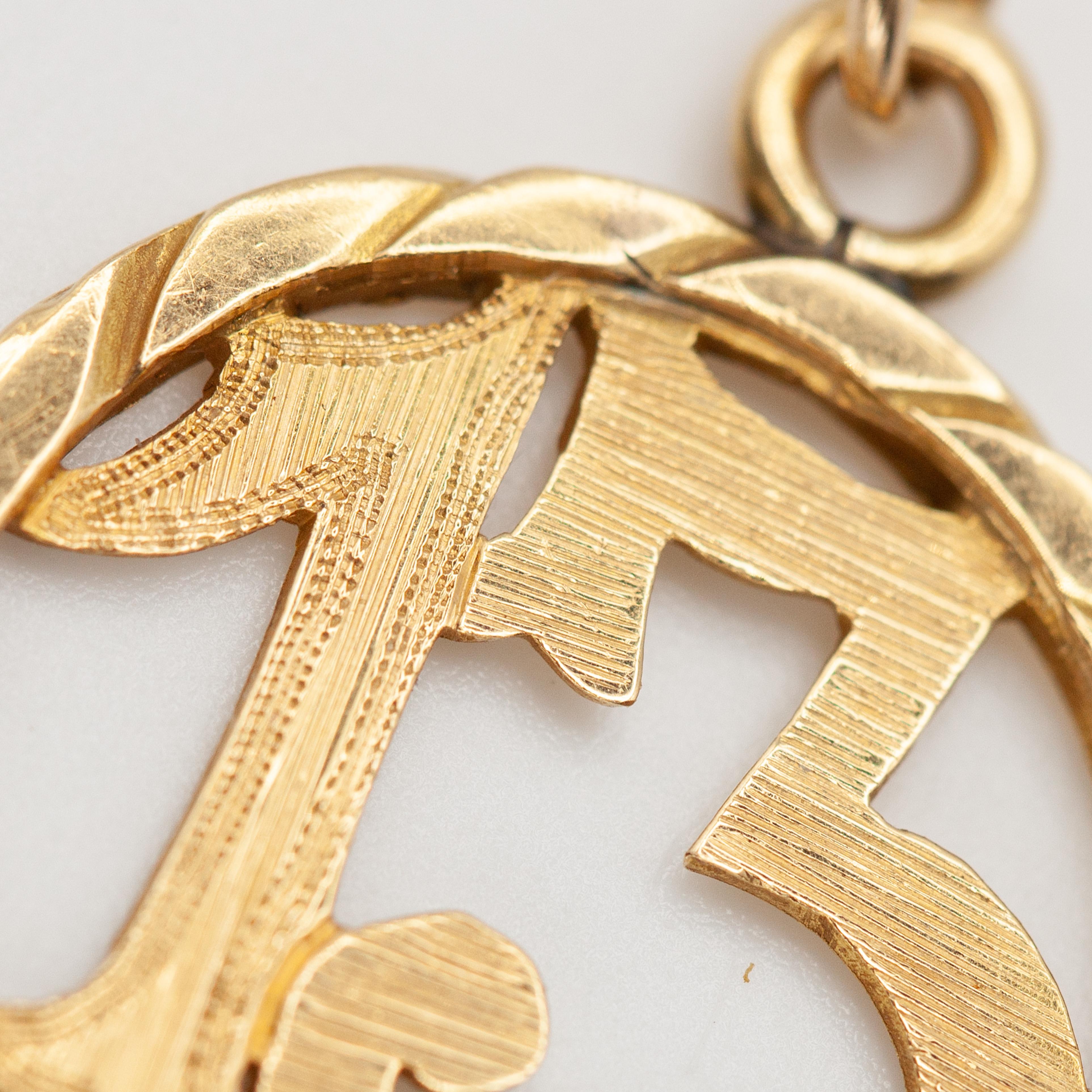Mid-20th Century 18K Gold “13” Good Luck Pendant In Excellent Condition For Sale In New York, NY
