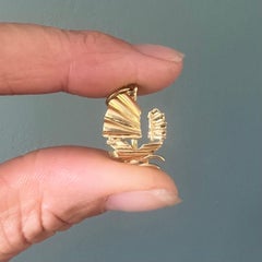 Mid-20th Century 18K Gold Chinese Junk Ship Vessel Charm Pendant