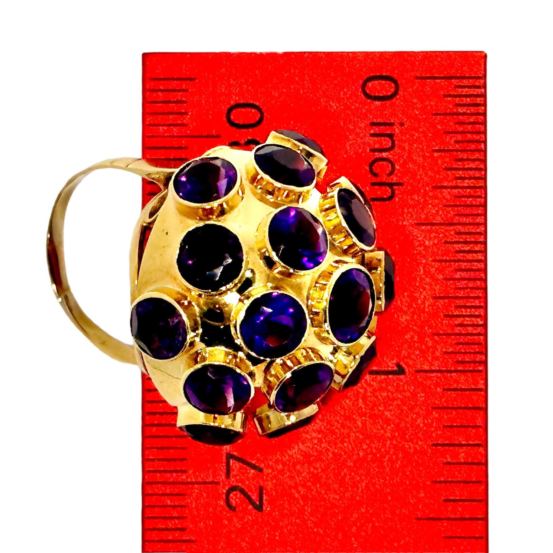 Mid-20th Century 18k Yellow Gold and All Amethyst Large Sputnik Dome Ring   For Sale 1