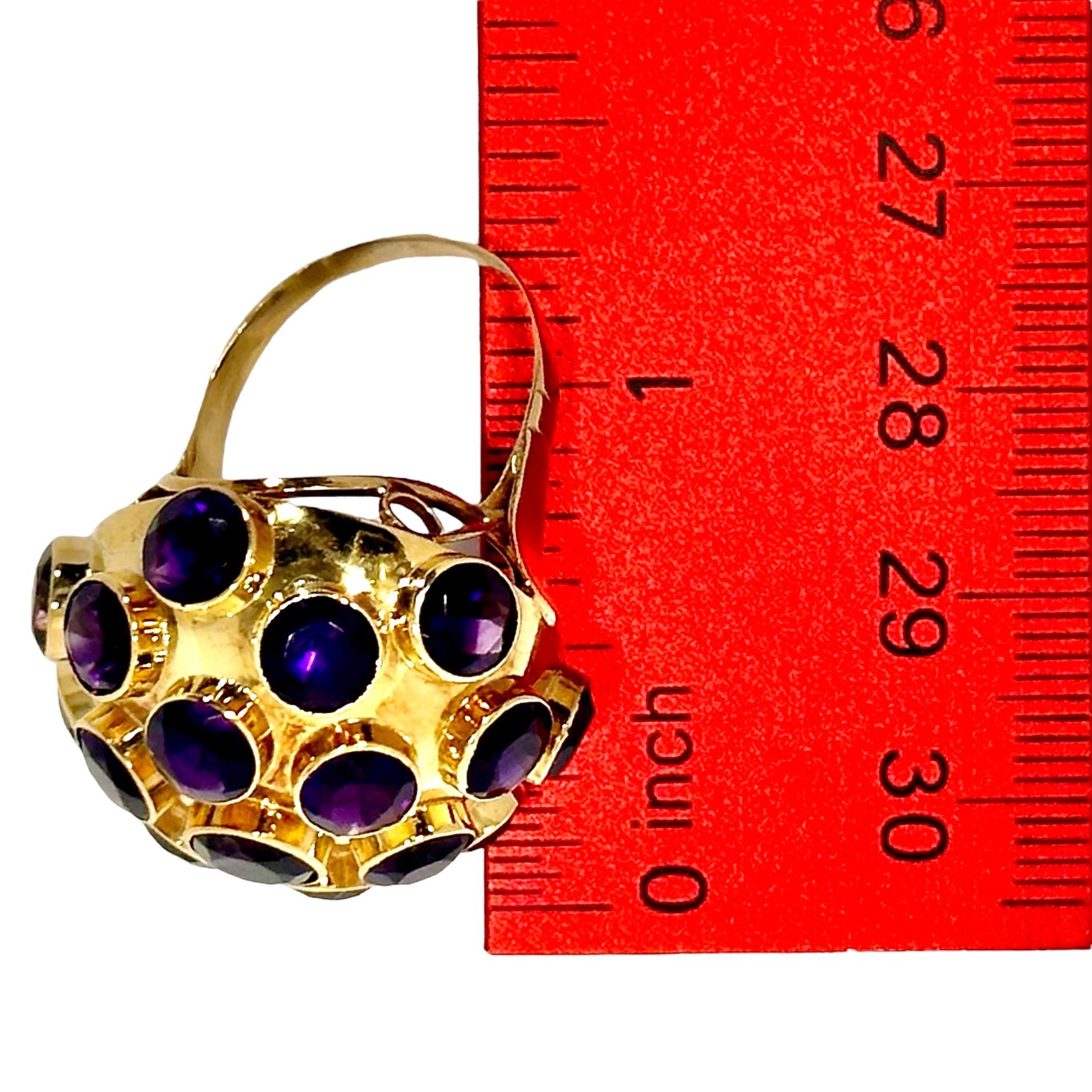 Mid-20th Century 18k Yellow Gold and All Amethyst Large Sputnik Dome Ring   For Sale 2