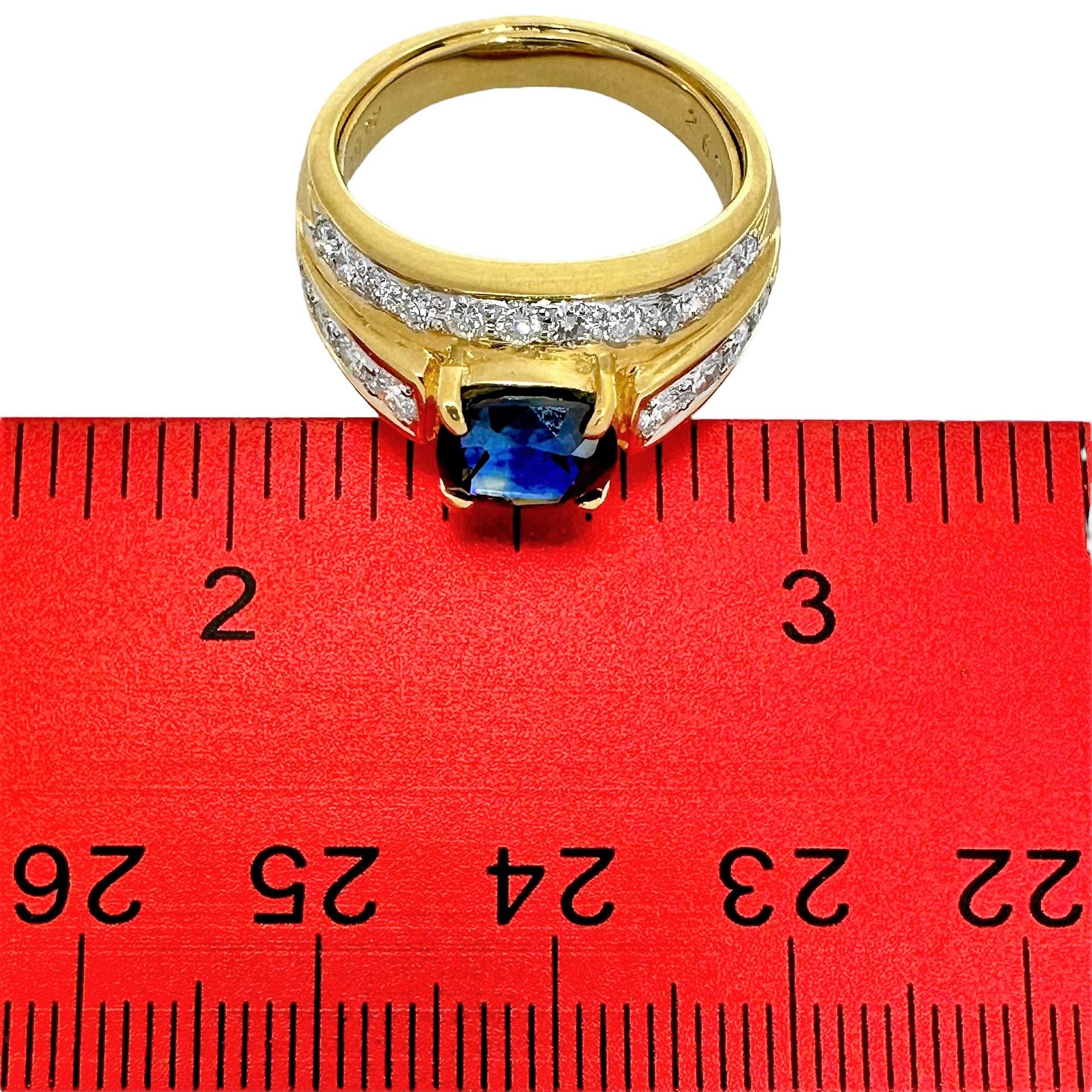 Mid-20th Century 18k Yellow Gold Cocktail Ring with 2.67Ct Sapphire & Diamonds For Sale 3