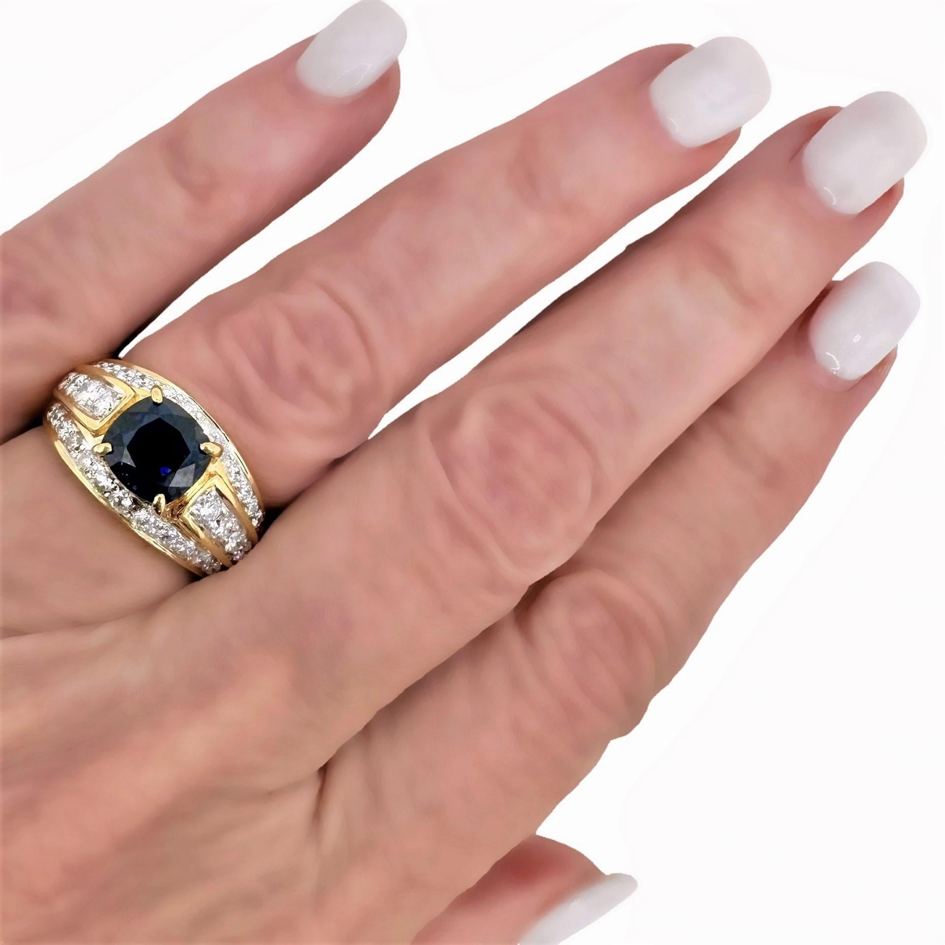 Mid-20th Century 18k Yellow Gold Cocktail Ring with 2.67Ct Sapphire & Diamonds For Sale 5