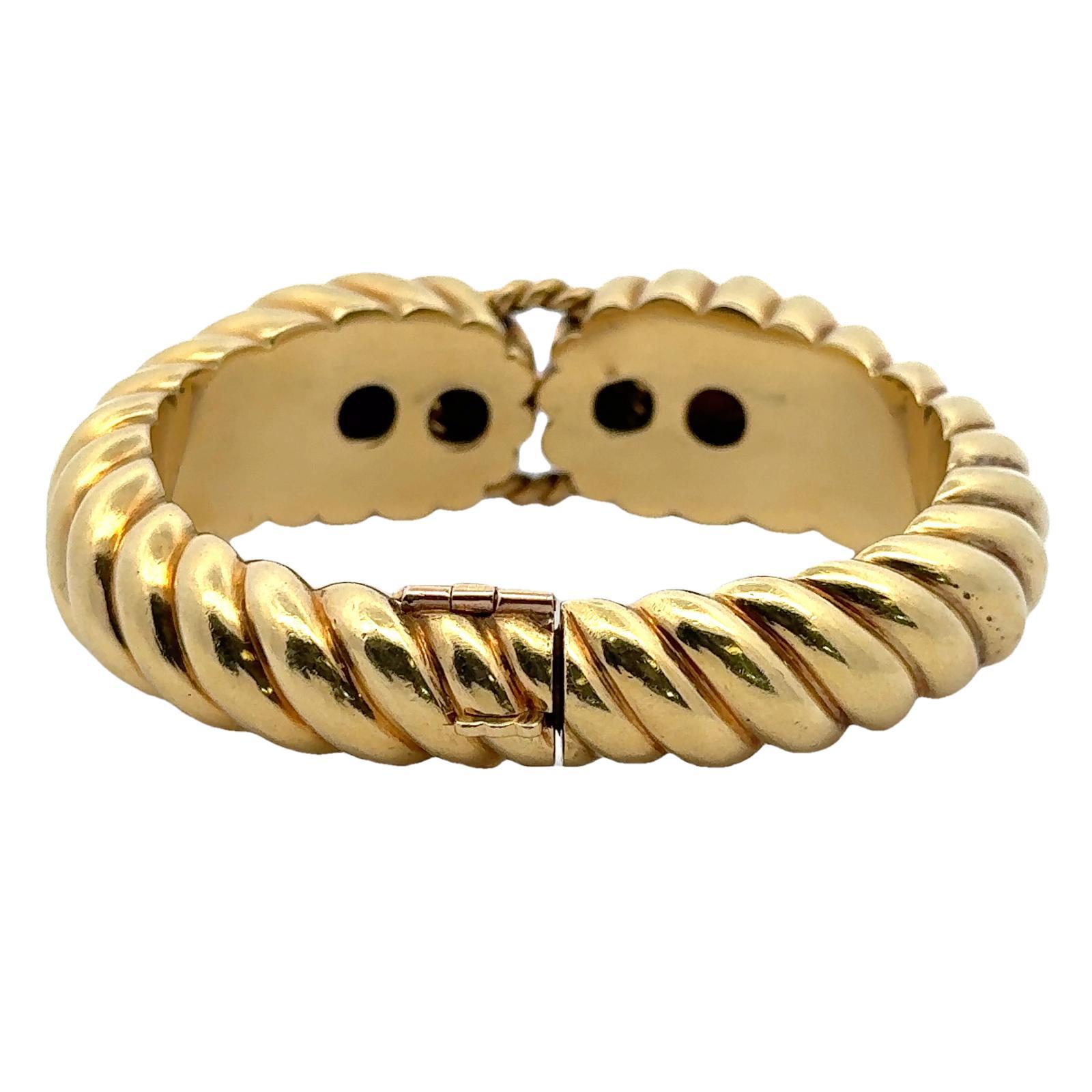 Women's Mid-20th Century 18K Yellow Gold Ribbed Onyx Angel Skin Coral Bangle Bracelet For Sale