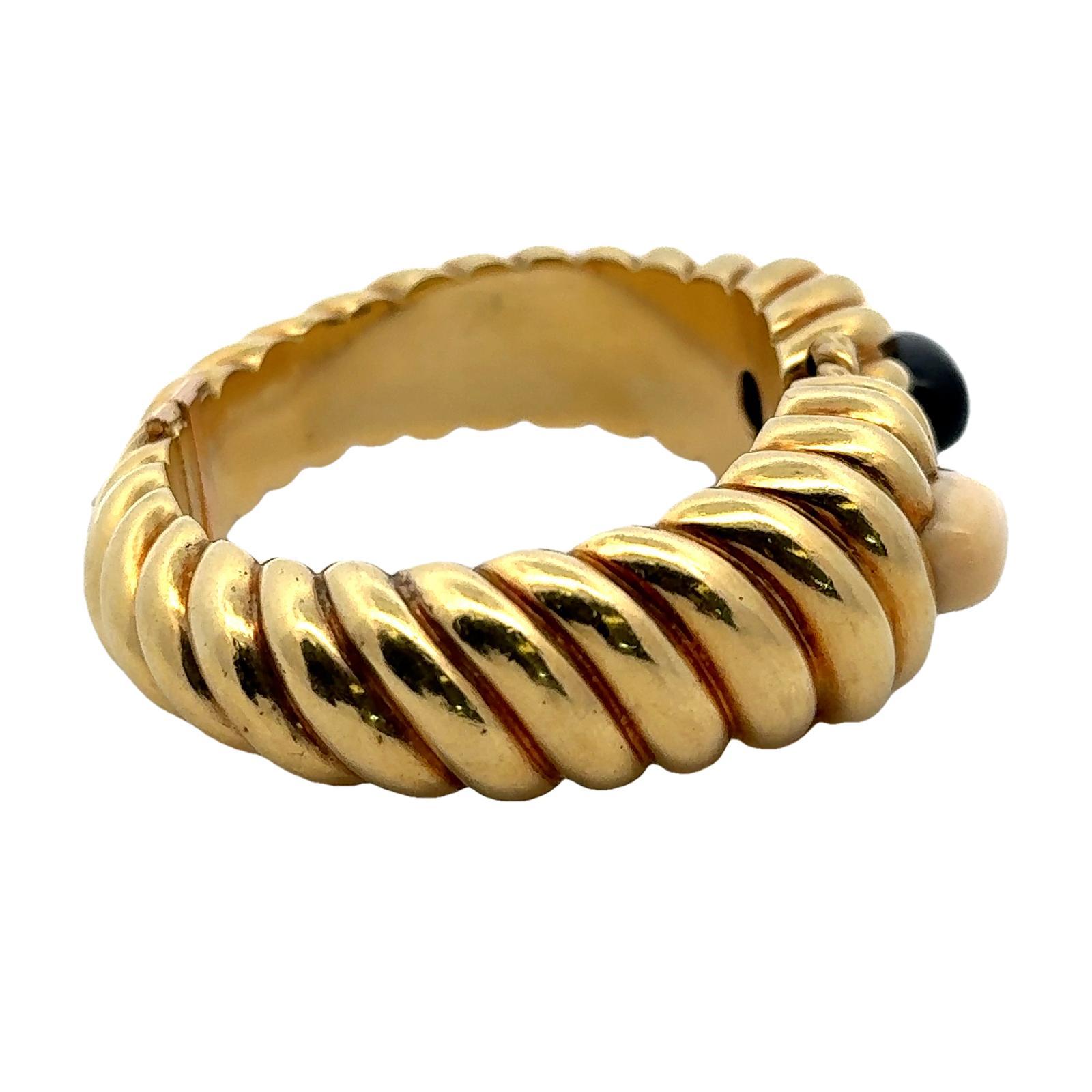 Mid-20th Century 18K Yellow Gold Ribbed Onyx Angel Skin Coral Bangle Bracelet For Sale 1