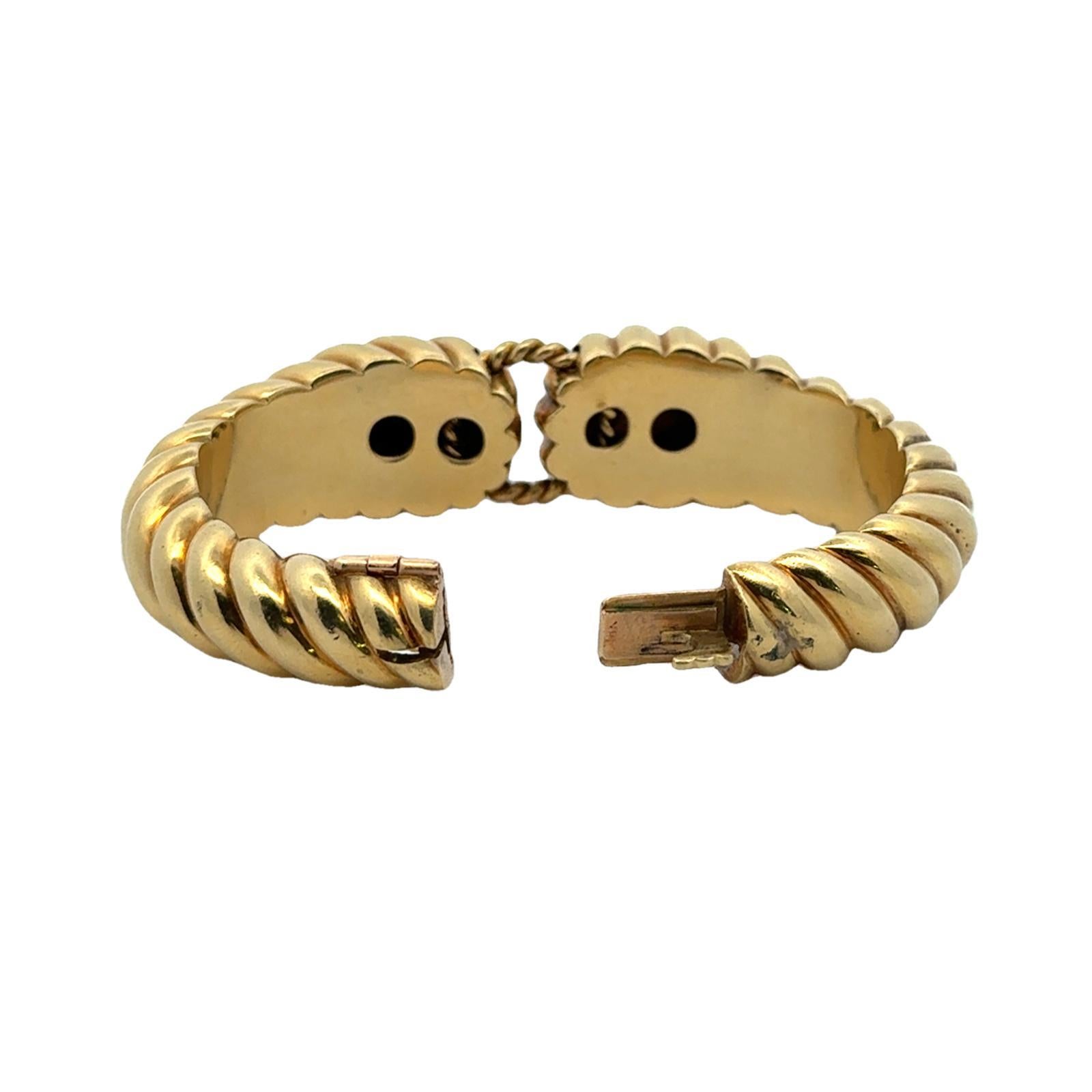 Mid-20th Century 18K Yellow Gold Ribbed Onyx Angel Skin Coral Bangle Bracelet For Sale 2