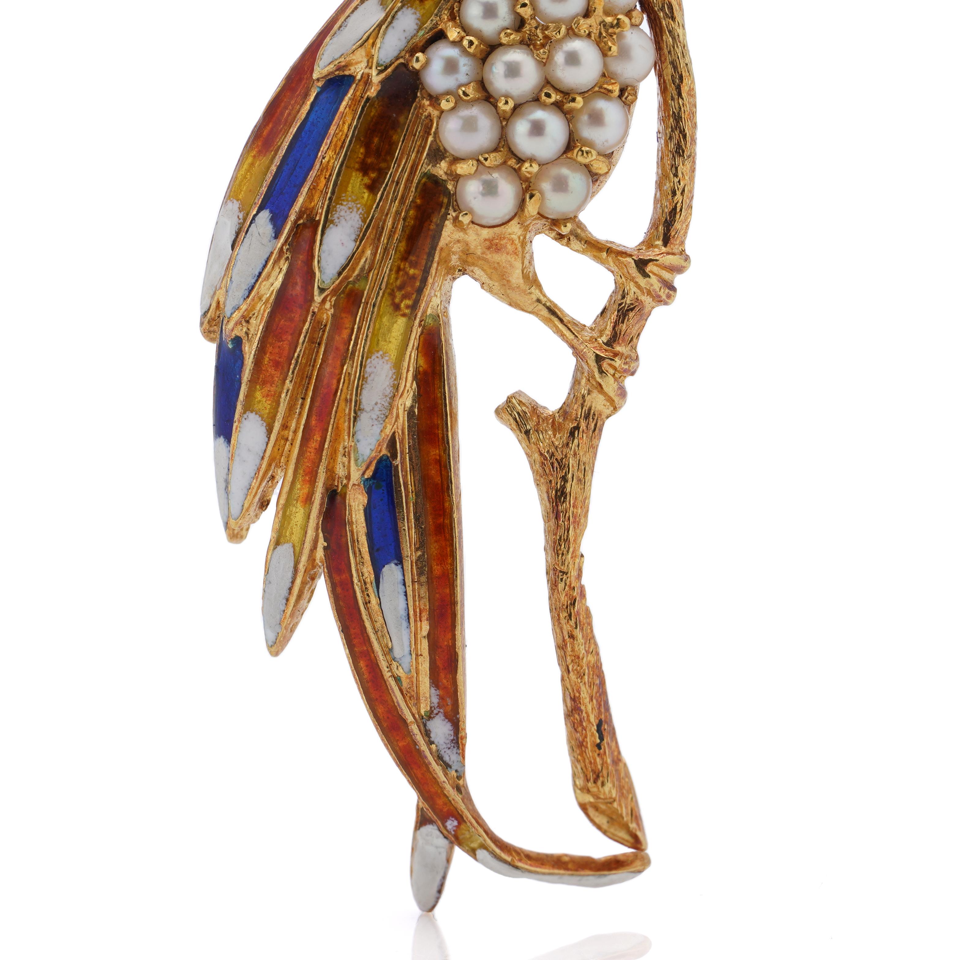 Mid-20th century 18kt gold bird brooch on a branch with colourful feathers For Sale 2