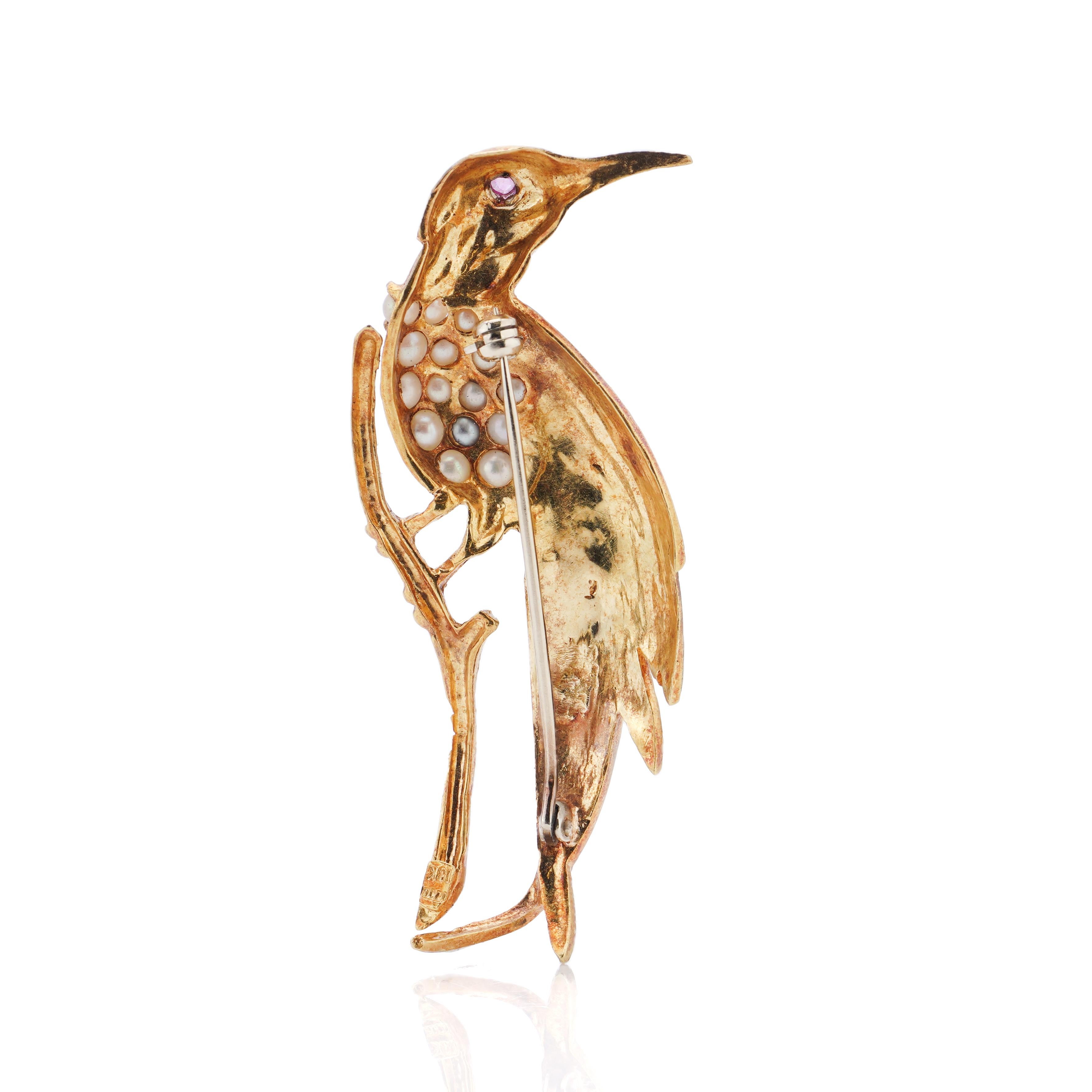 Mid-20th century 18kt gold bird brooch on a branch with colourful feathers For Sale 3