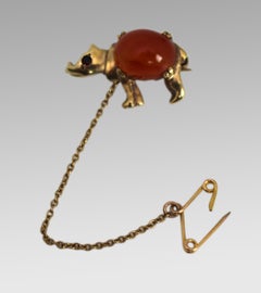 Broche Rhinocéros en or 9ct, cornaline et rubis, milieu du 20e siècle, Londres 1959