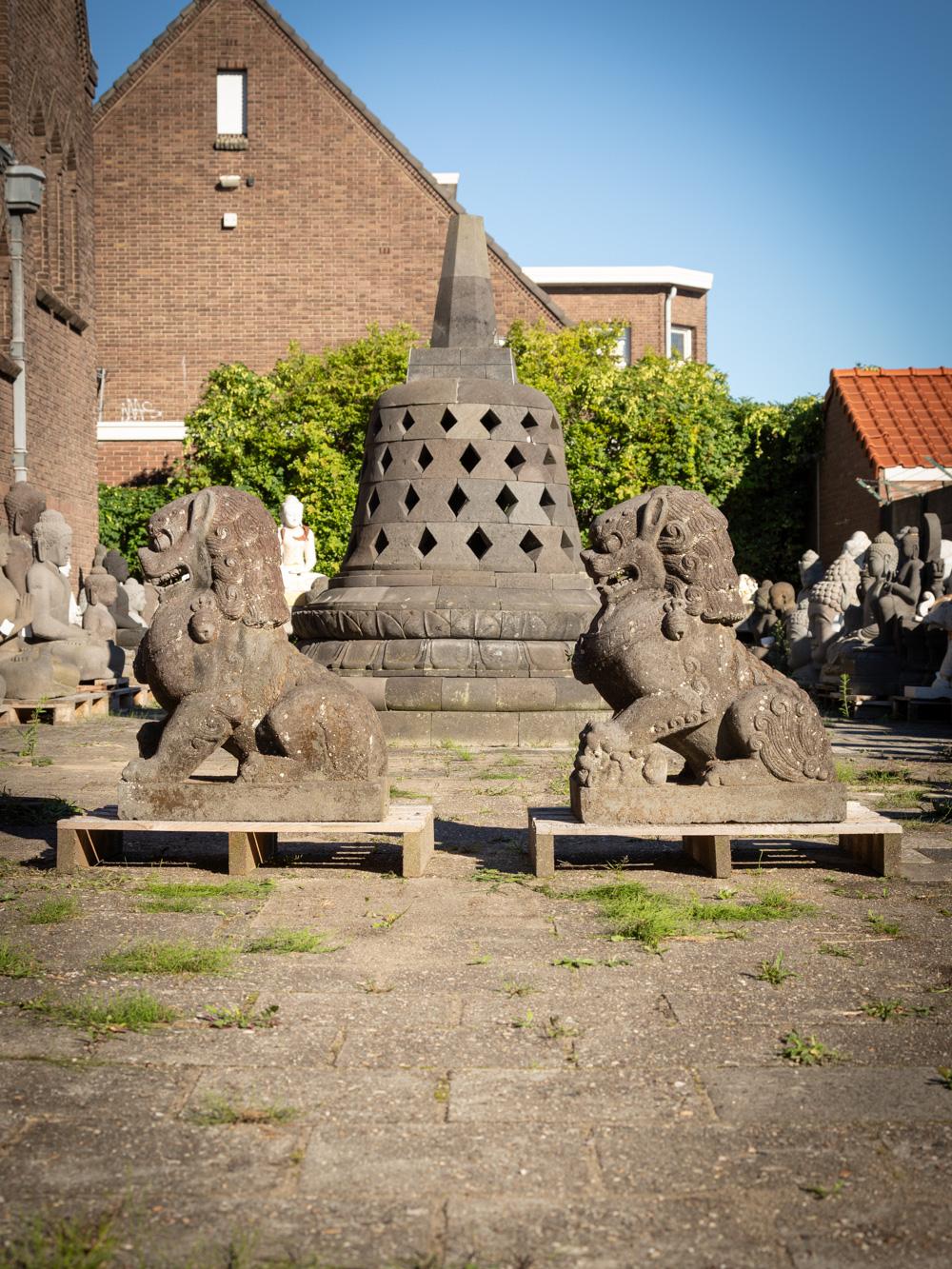 Mid-20th century a set of old lavastone Chinese temple lions - Foo dogs In Good Condition For Sale In DEVENTER, NL