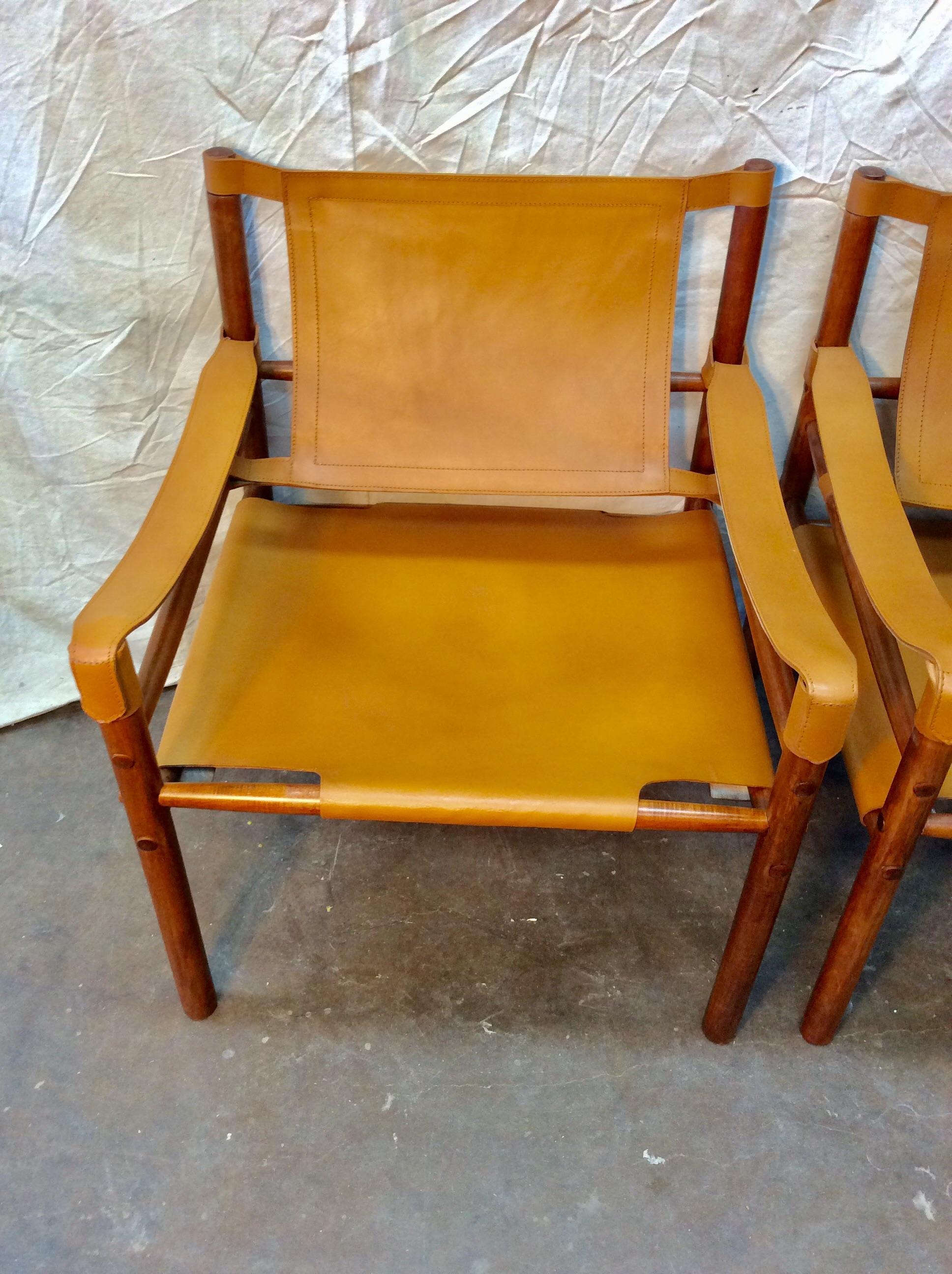 Mid-20th Century Abel Gonzalez Leather Sling Safari Chairs, a Pair In Good Condition In Burton, TX